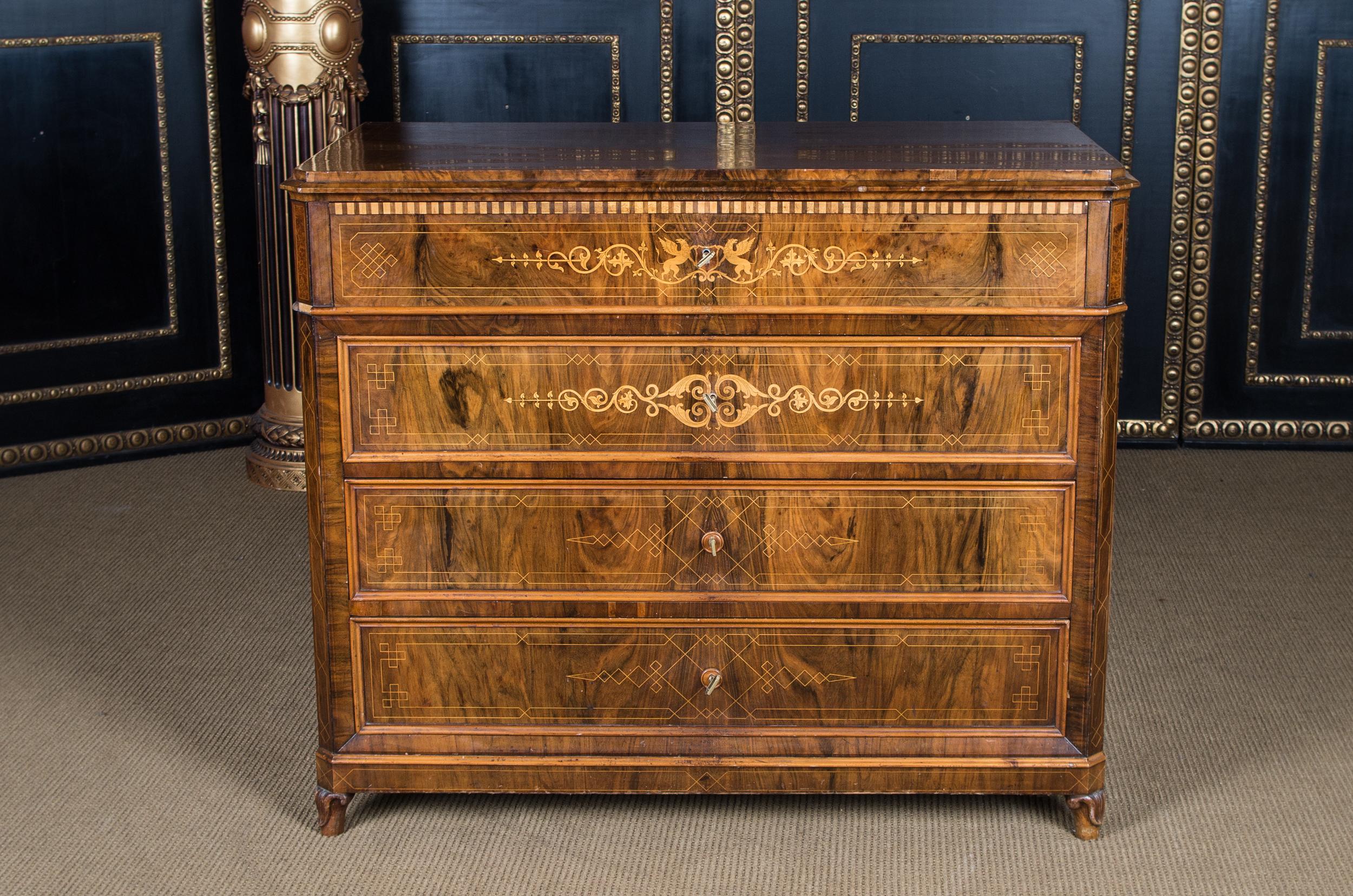 Inlaid Biedermeier writing commode with drawers circa 1850 with writing tablet

Walnut on solid wood. On short curved legs straight four-bladed corpus.
4 drawers with fine inlays processed.
The upper drawer is equipped with folding mechanism for