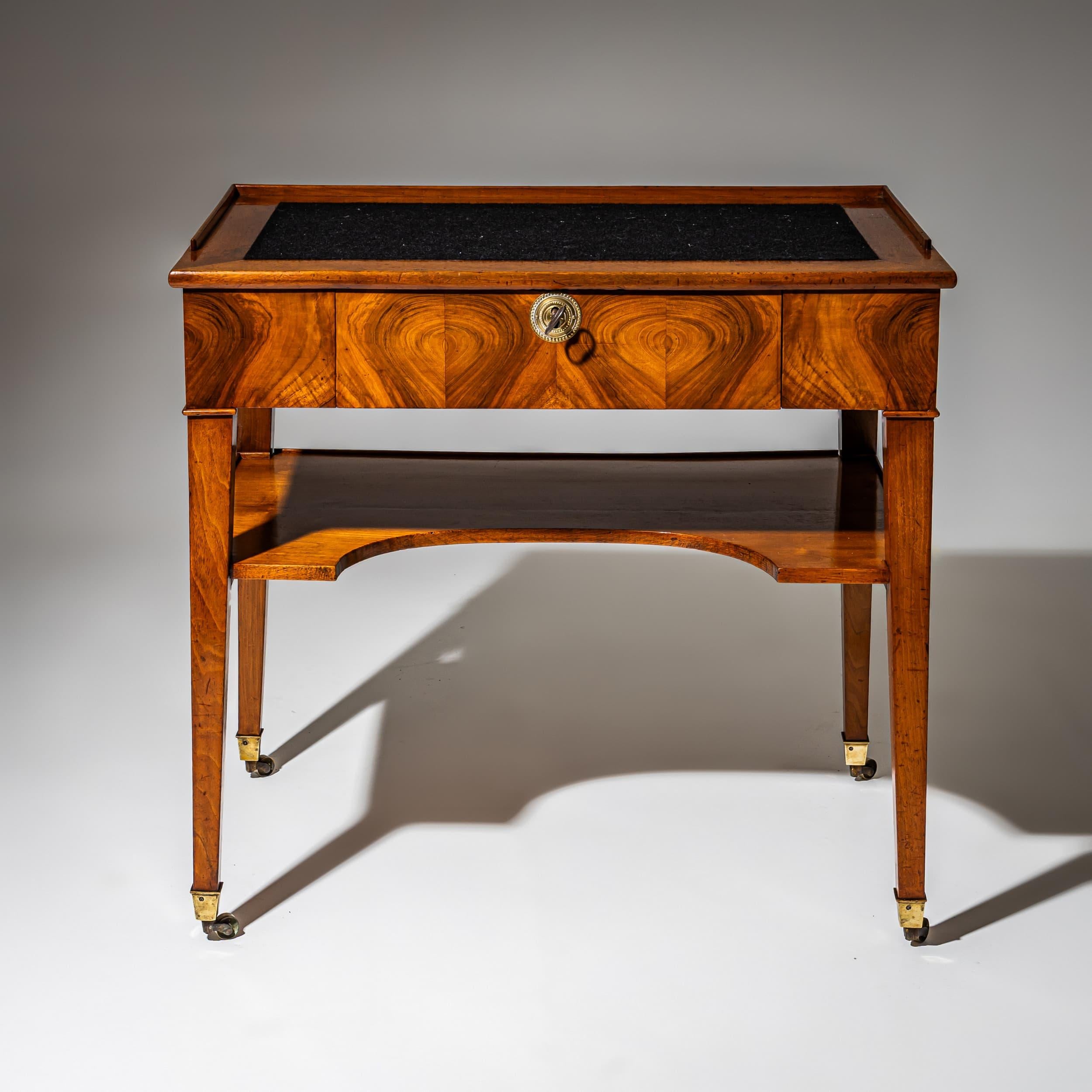 Biedermeier Writing Desk, 19th Century In Good Condition For Sale In Greding, DE