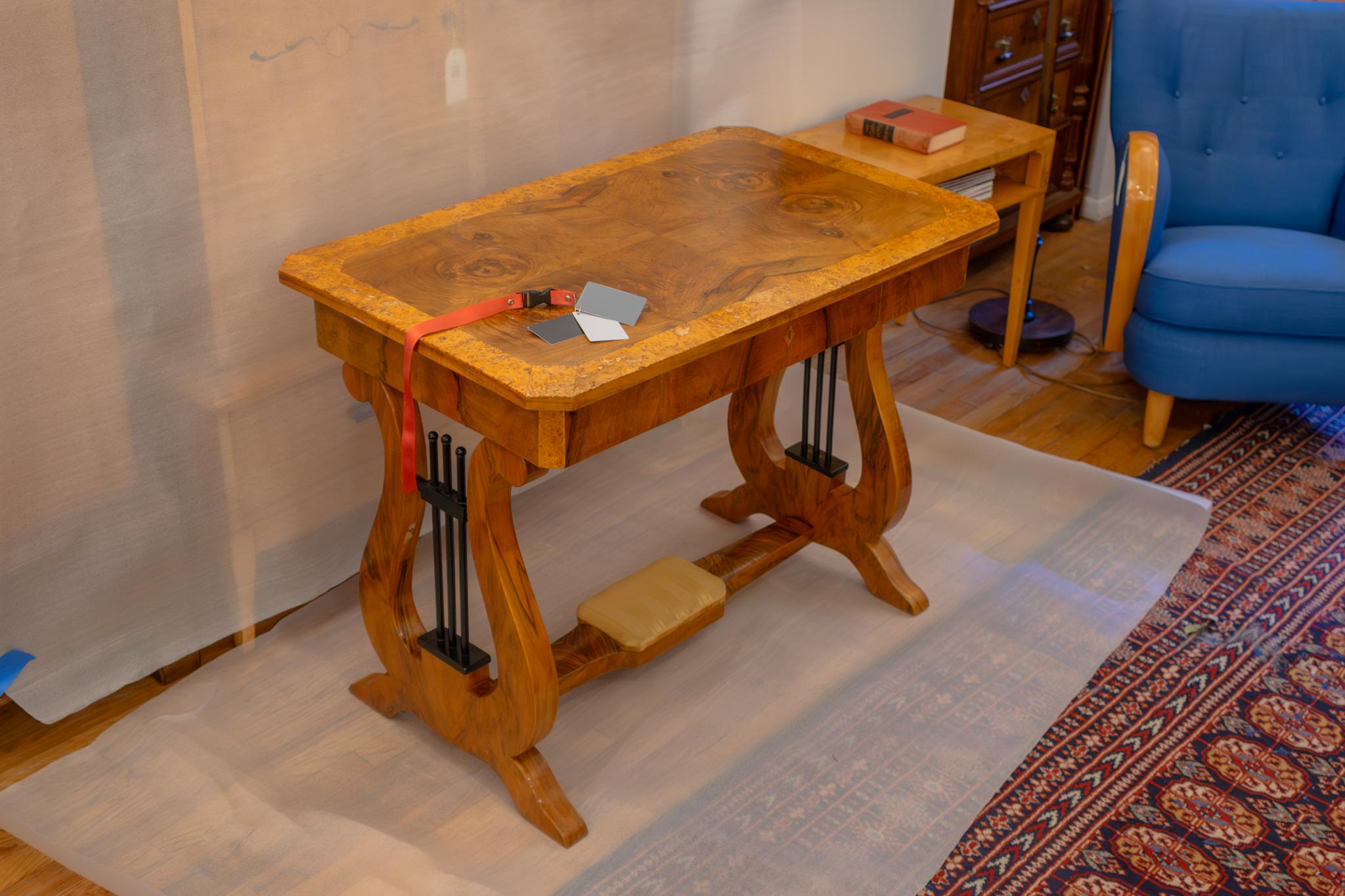 Biedermeier-Schreibtisch im Angebot 8