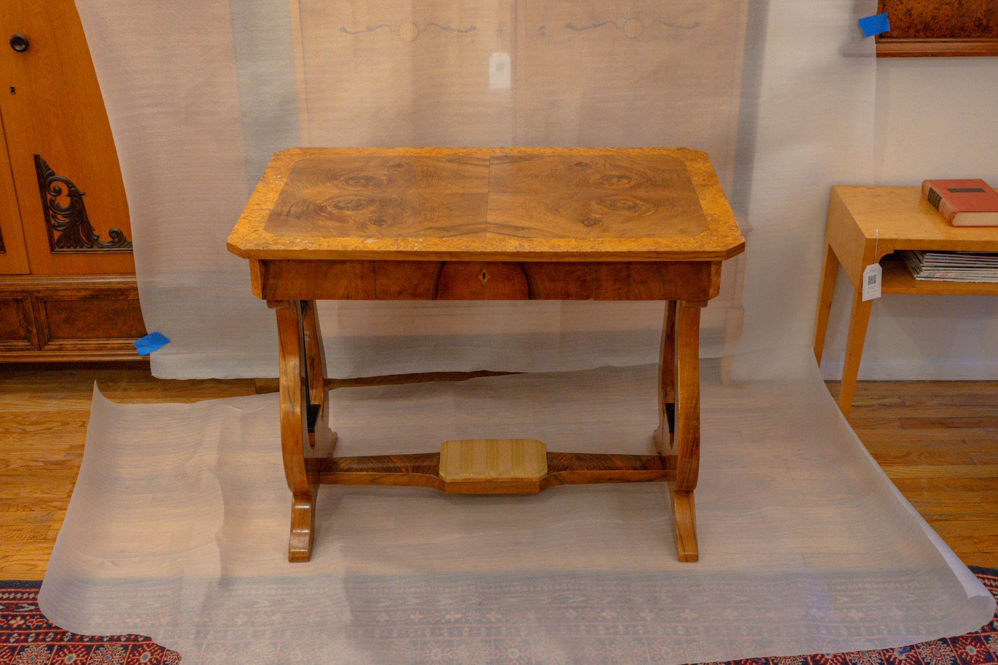 Biedermeier-Schreibtisch im Zustand „Gut“ im Angebot in New York, NY