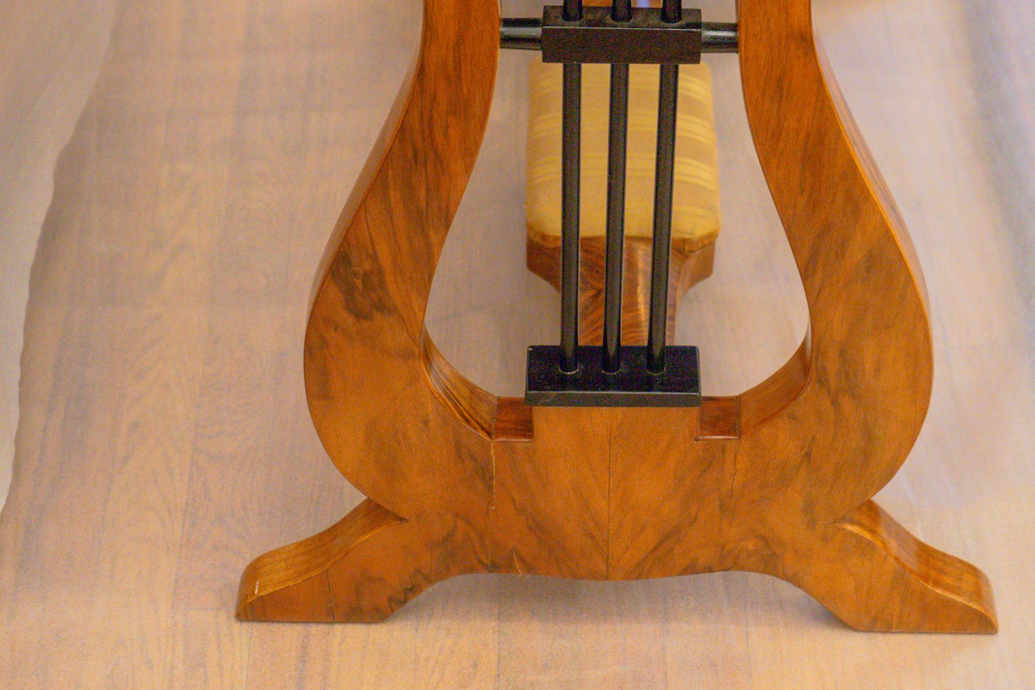 Biedermeier-Schreibtisch (Walnuss) im Angebot