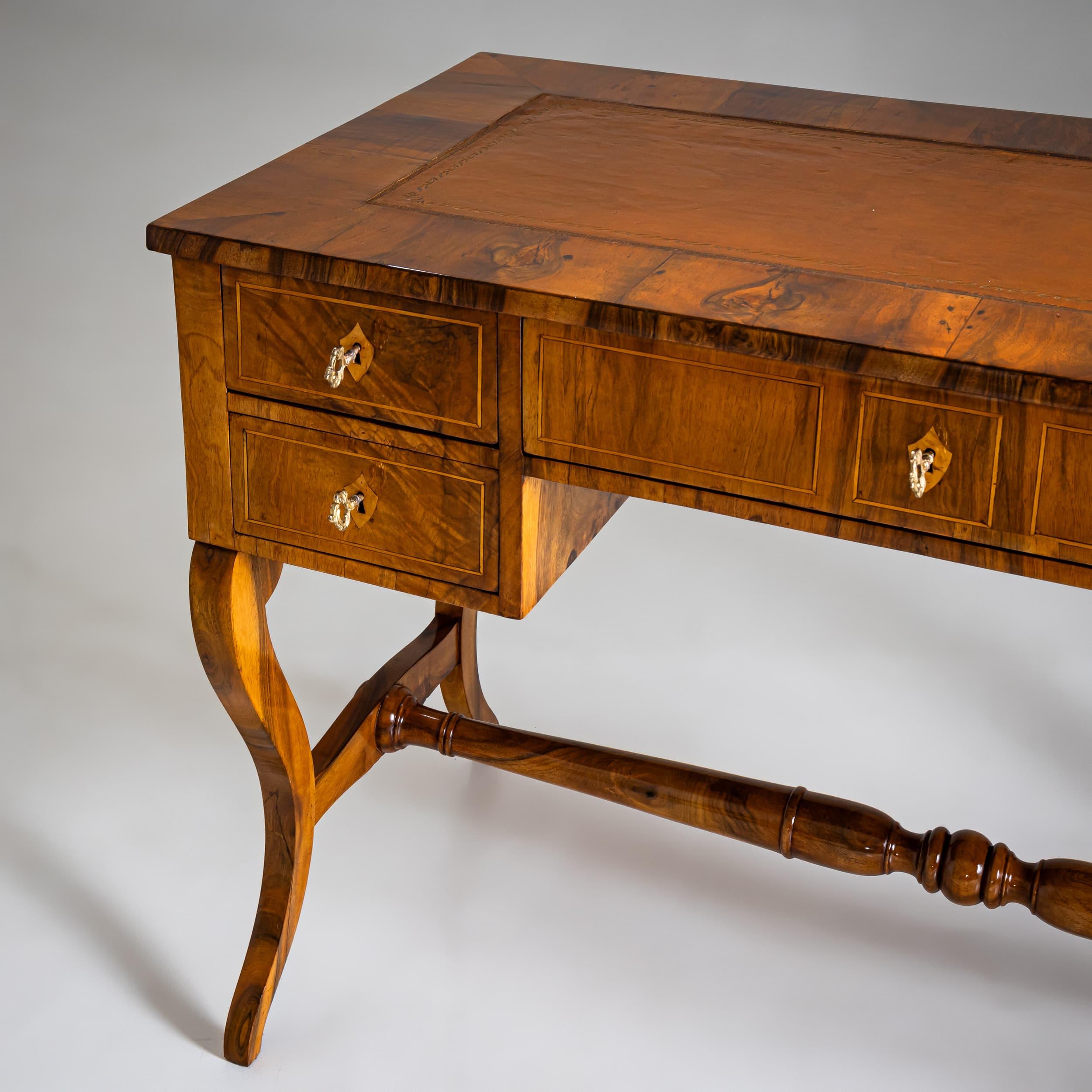 Biedermeier Writing Desk in Walnut, circa 1830 For Sale 5