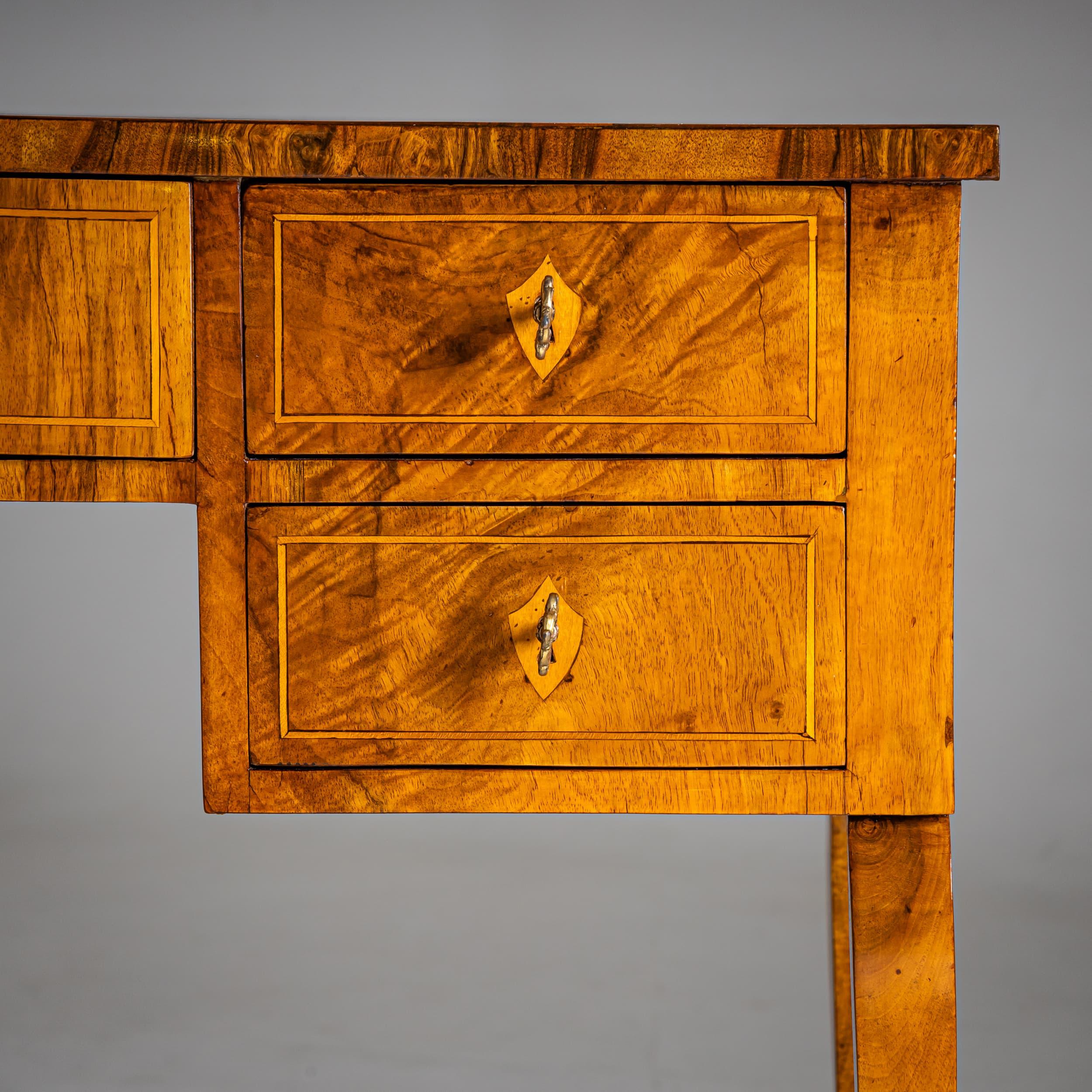 Mid-19th Century Biedermeier Writing Desk in Walnut, circa 1830 For Sale