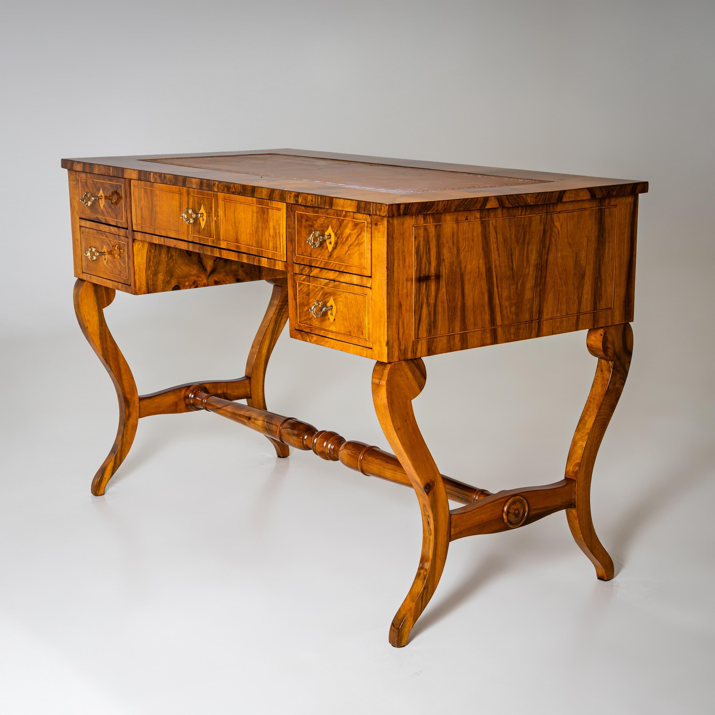 Biedermeier Writing Desk in Walnut, circa 1830 For Sale 2