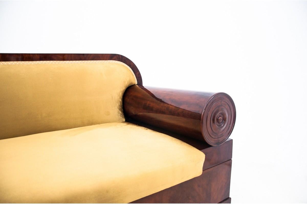 Biedermeier Yellow Sofa, Northern Europe, circa 1850. In Good Condition For Sale In Chorzów, PL