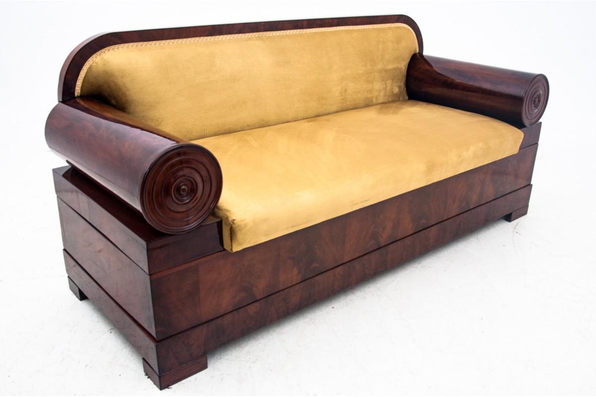 Gelbes Biedermeier-Sofa, Nordeuropa, um 1850. im Angebot 1