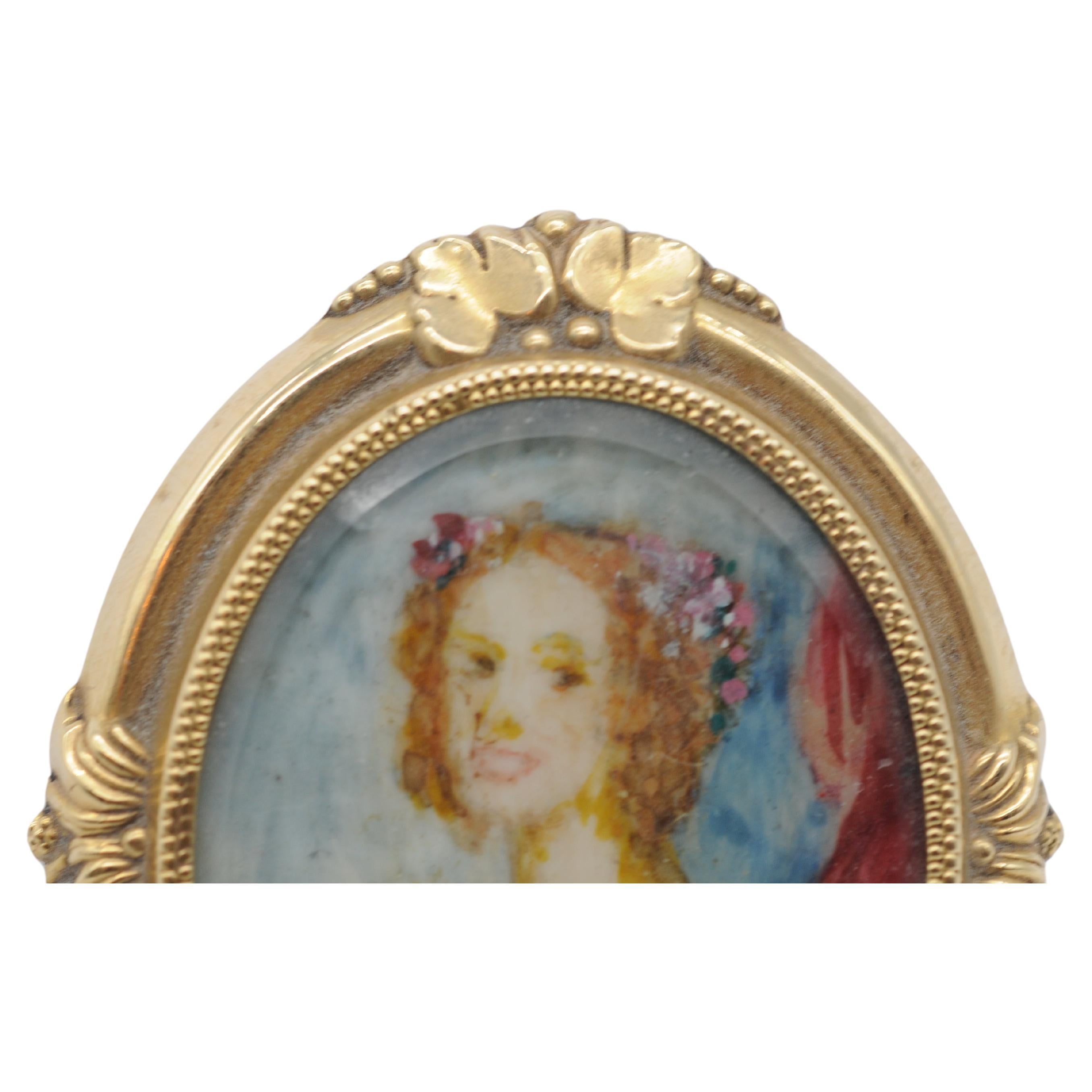 Biedermeir brooch 14k gold with a view of a woman In Good Condition For Sale In Berlin, BE
