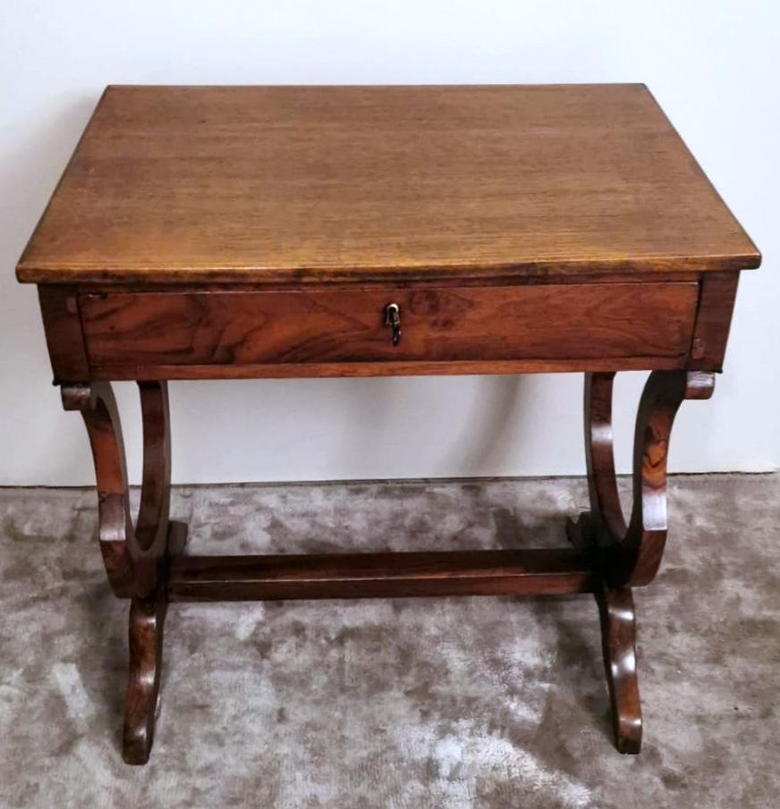 We kindly suggest that you read the entire description, as with it we try to give you detailed technical and historical information to ensure the authenticity of our objects. A fine oak wood writing desk (or coffee table) in the Biedermeier style;