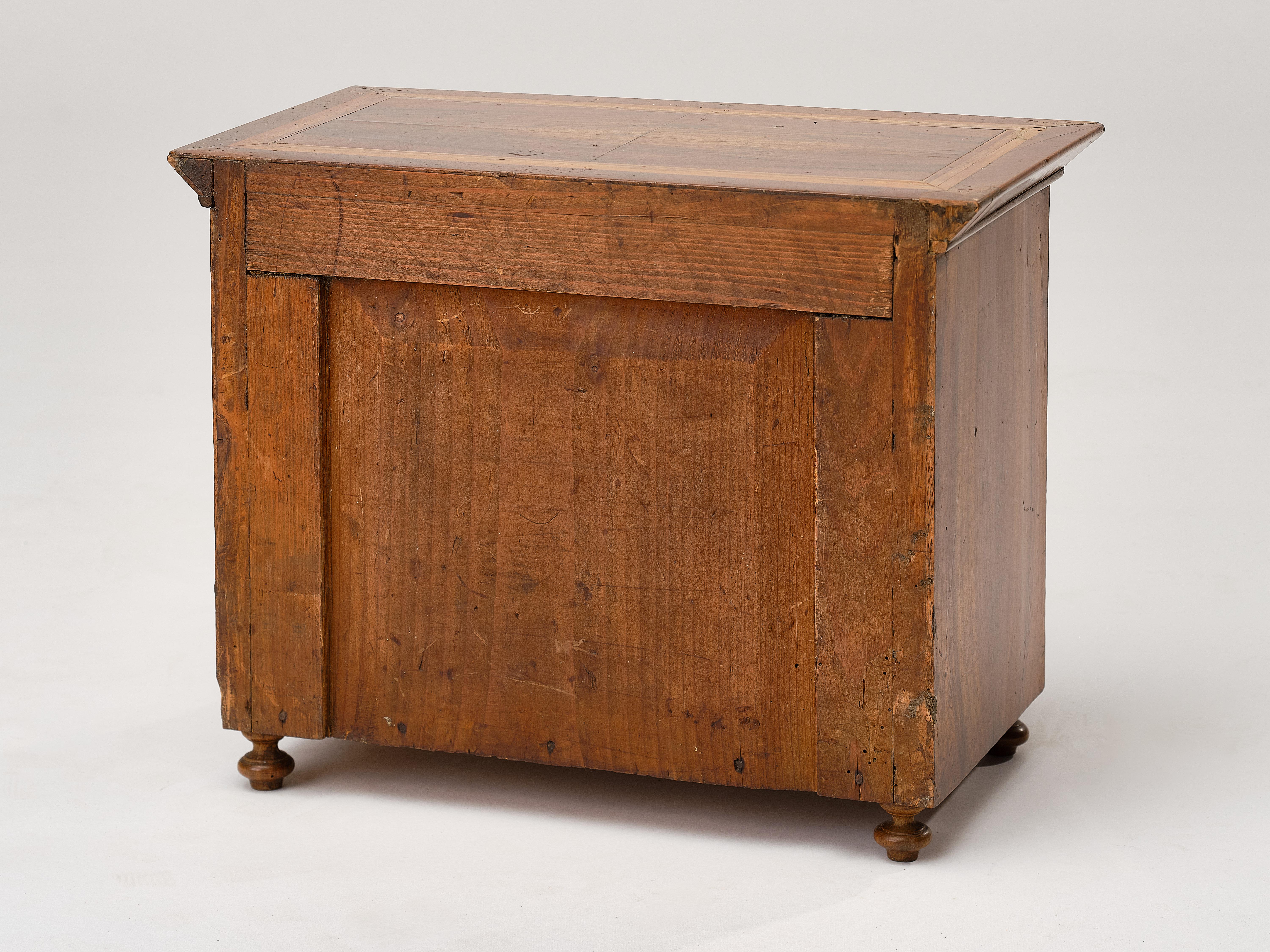 Biedermeyer Model chest of drawer, walnut, 3 drawers, original key, Germany 1840 1