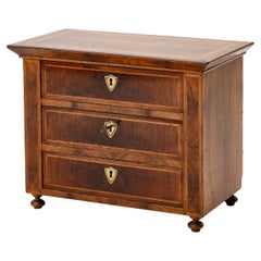 Biedermeyer Model chest of drawer, walnut, 3 drawers, original key, Germany 1840