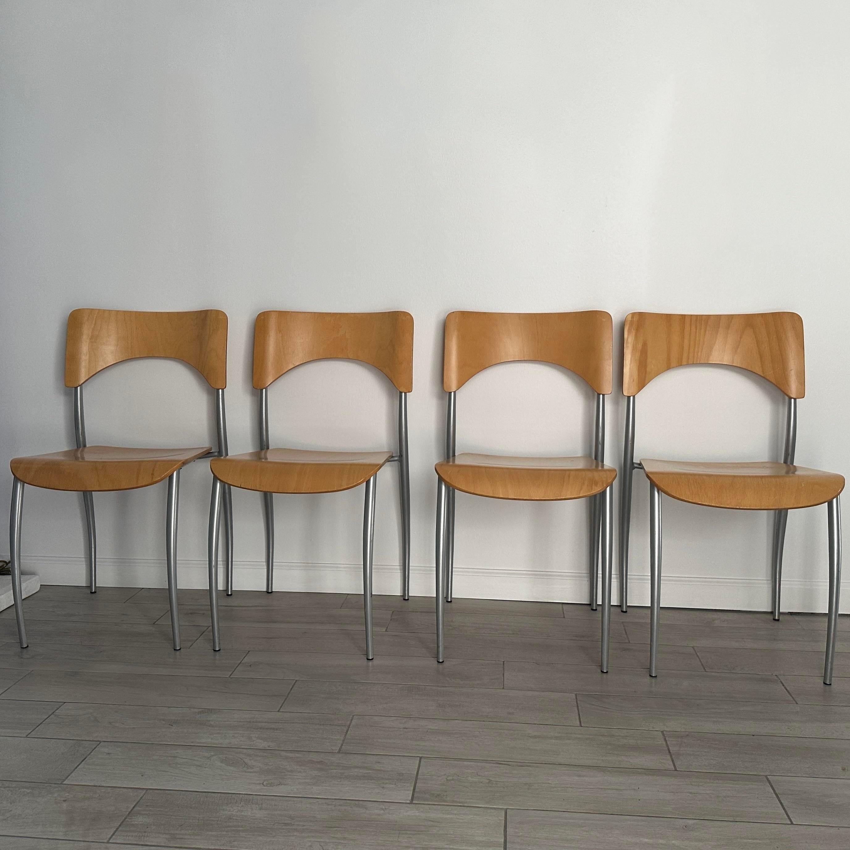 Bieffeplast Italia Sillas apilables de contrachapado curvado- S/4 Posmoderno en venta