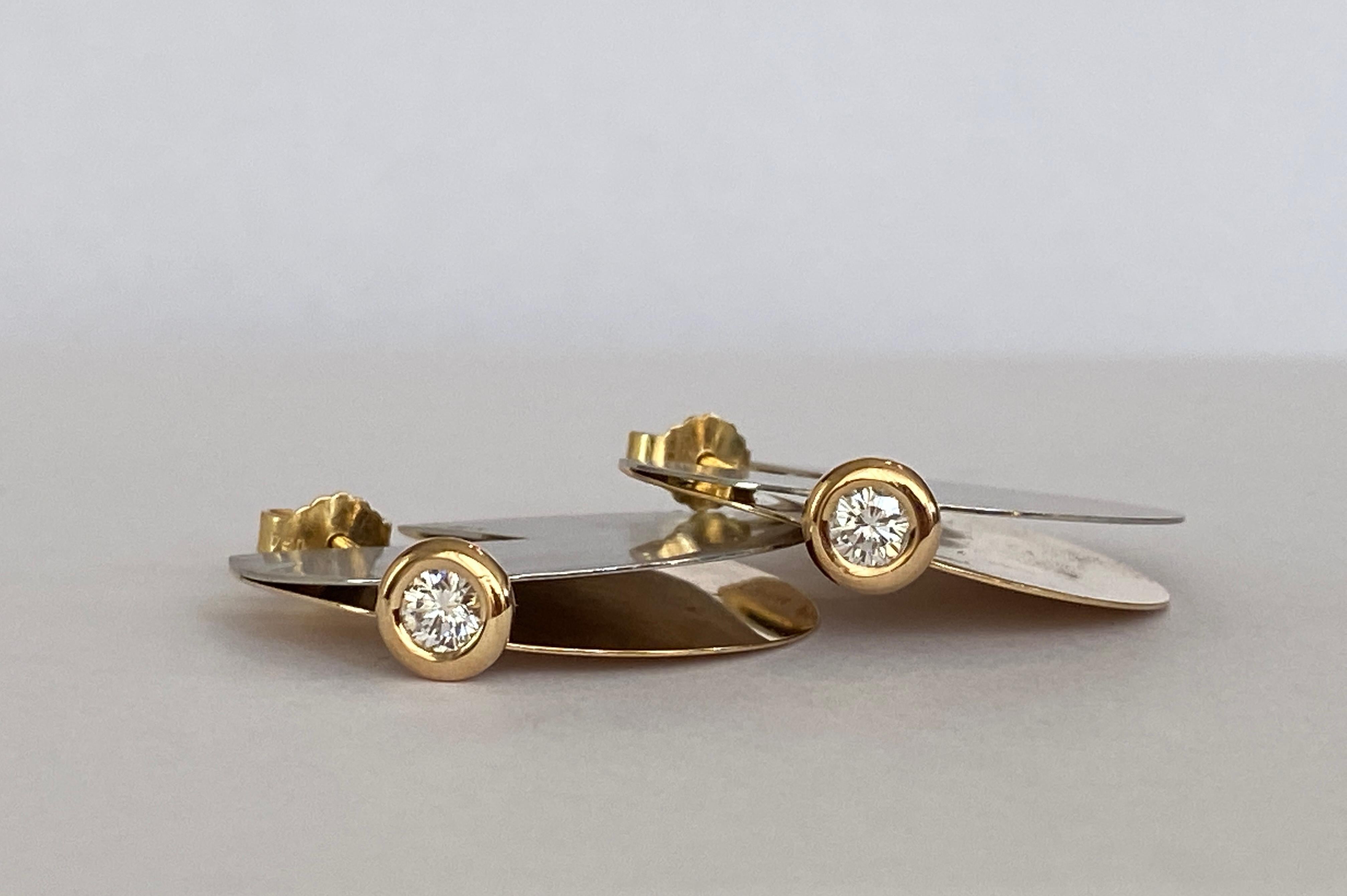 Biegel Frankfurt, platinum with 18 kt. gold stud solitaire diamond  earrings For Sale 6