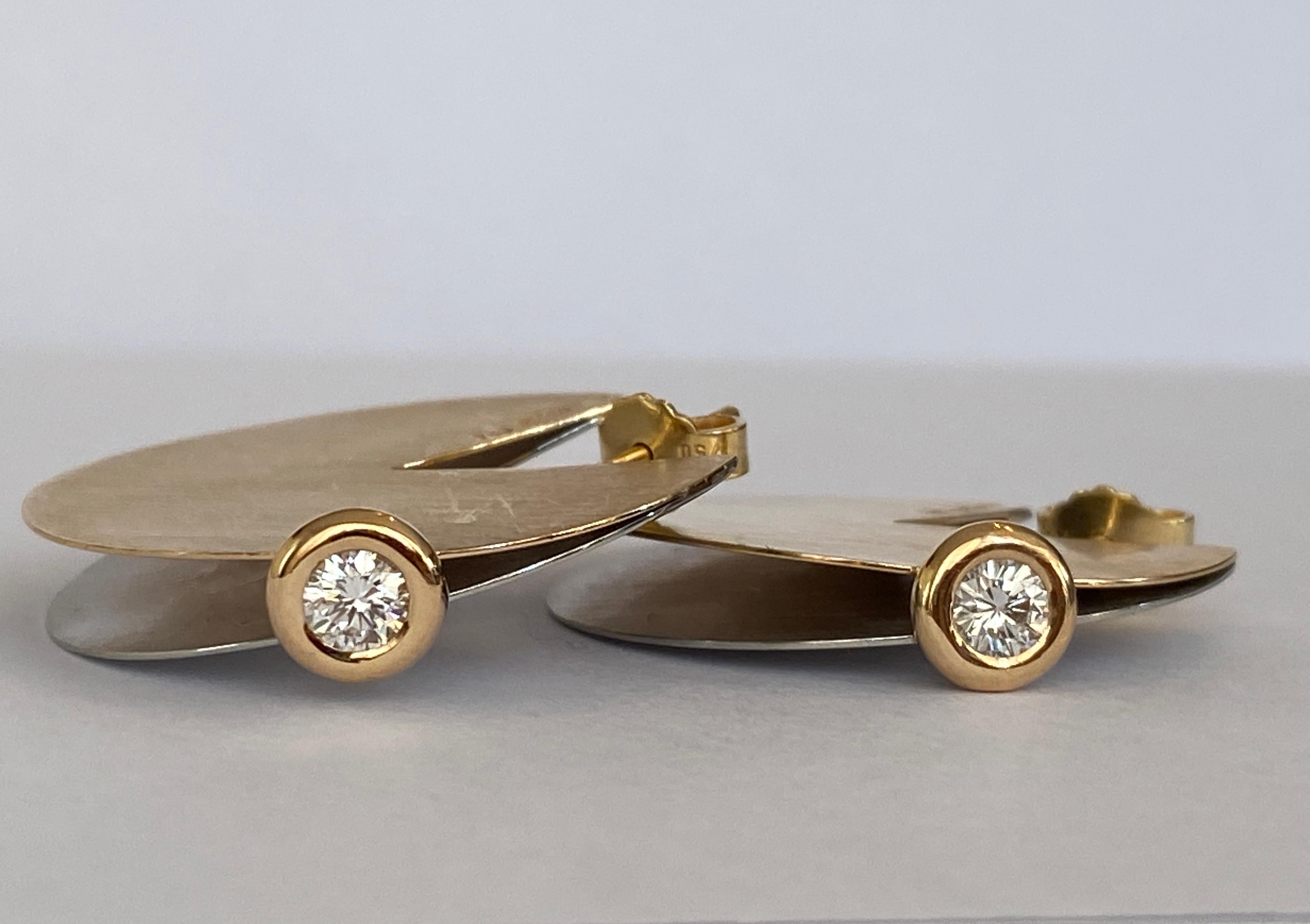 Biegel Frankfurt, platinum with 18 kt. gold stud solitaire diamond  earrings For Sale 9