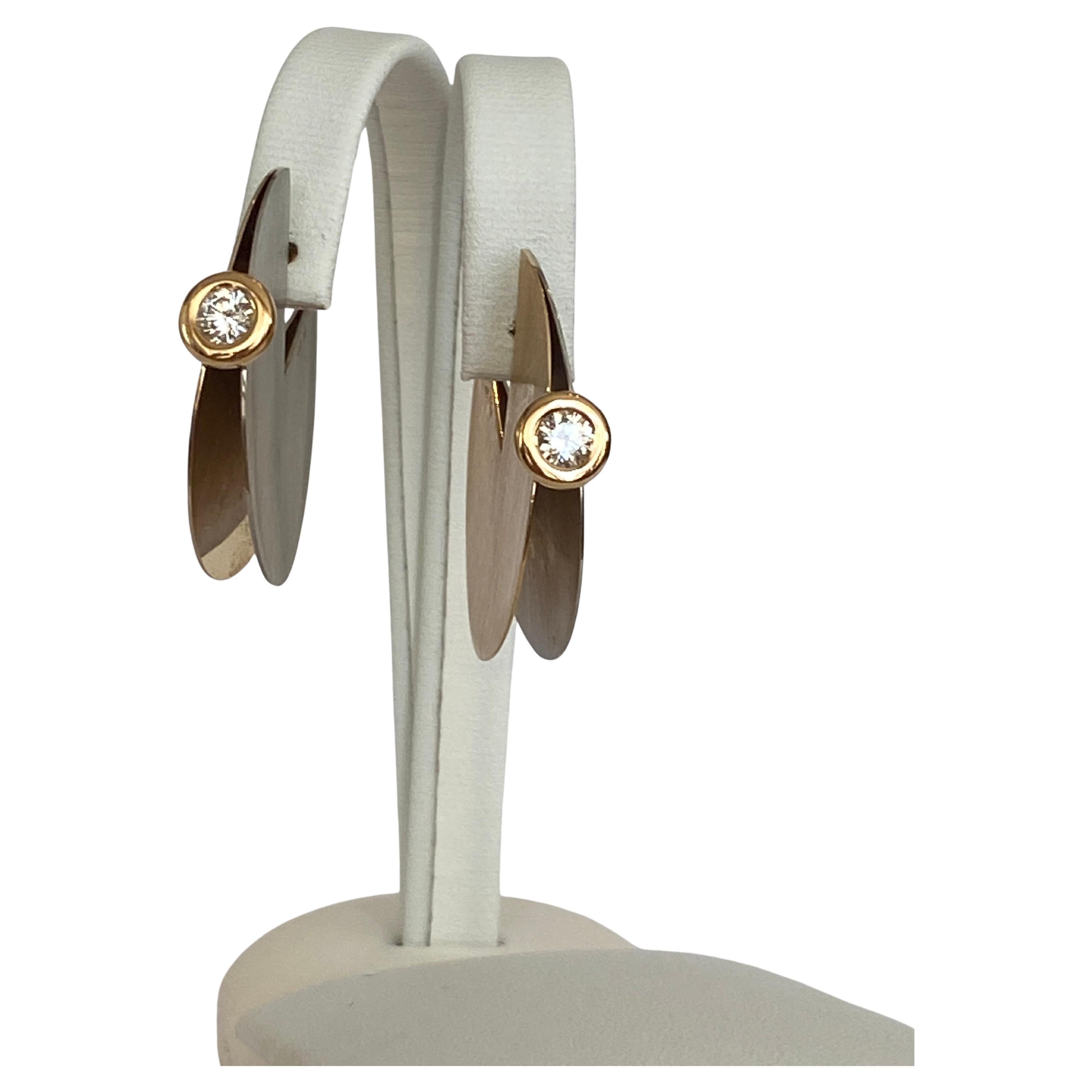 Biegel Frankfurt, platinum with 18 kt. gold stud solitaire diamond  earrings For Sale