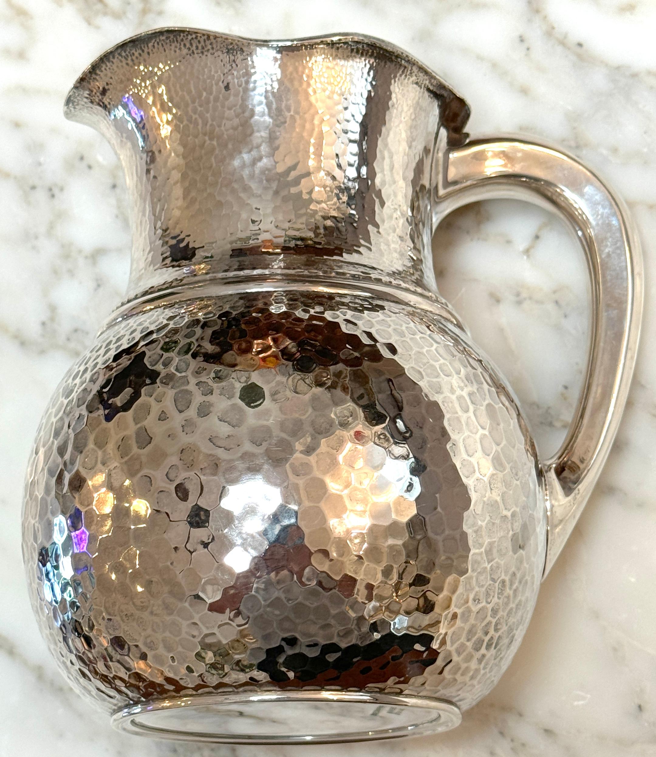 Jarra de Agua de Esterlina Martillada a Mano Bieglow & Kennard, al Gusto Japonés en venta 10