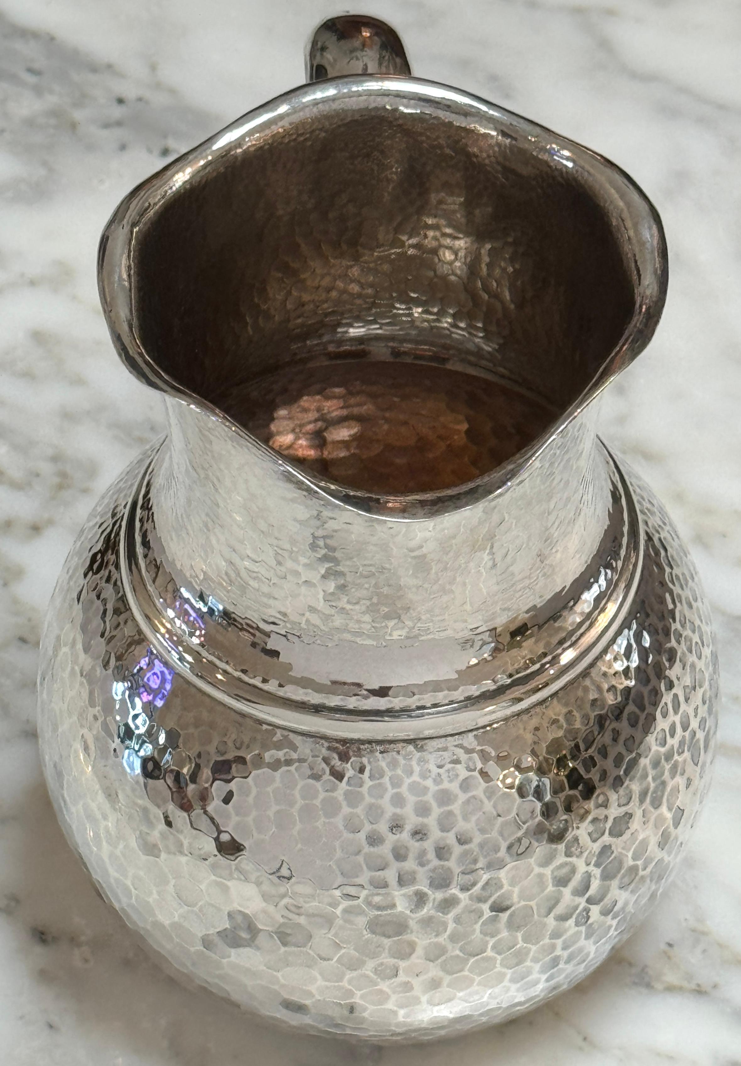 Jarra de Agua de Esterlina Martillada a Mano Bieglow & Kennard, al Gusto Japonés en venta 1