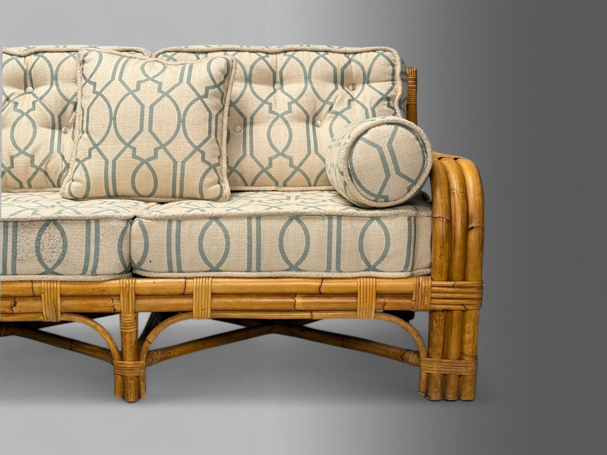 Bielecky Brothers, moderne, grand canapé trois mers, rotin, bambou, États-Unis, 21e siècle Bon état - En vente à Manhasset, NY