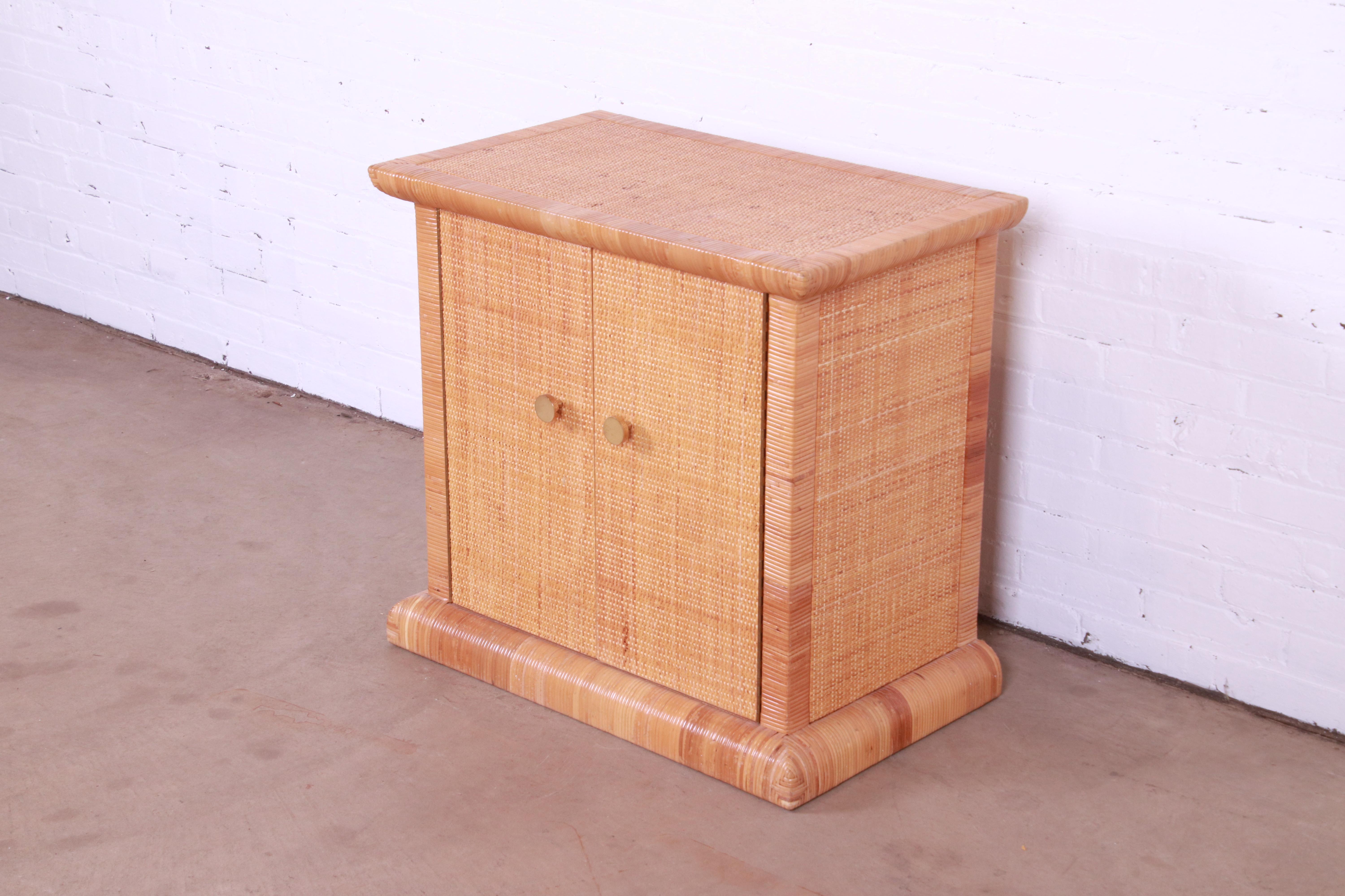 A gorgeous Organic Modern woven rattan commode or bar cabinet 

By Bielecky Brothers

USA, Circa 1980s

Measures: 30.25