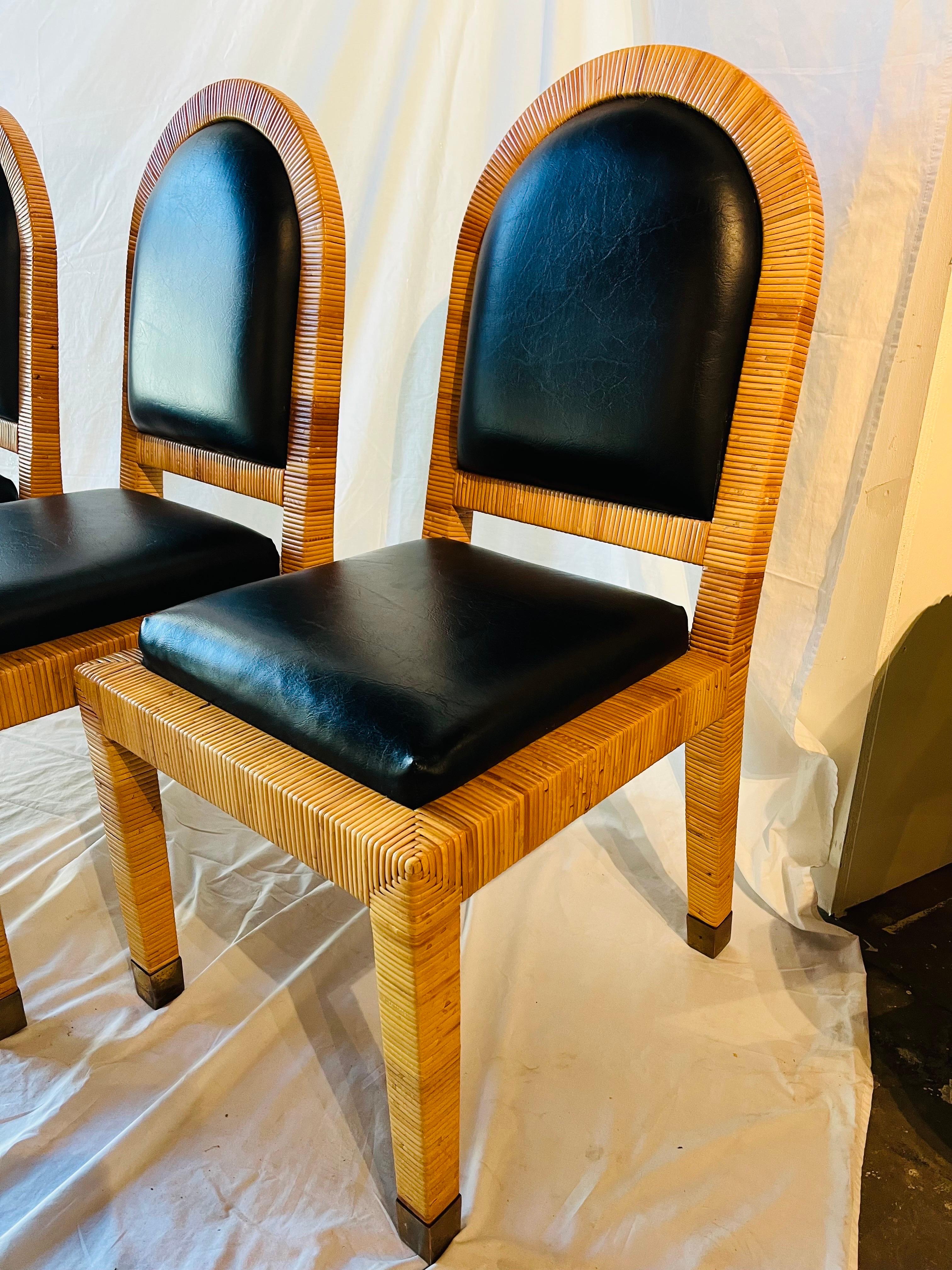 20ième siècle Bielecky Brothers Vintage Rattan Wrapped and Upholstery Set Four Dining Chairs (Quatre chaises de salle à manger)