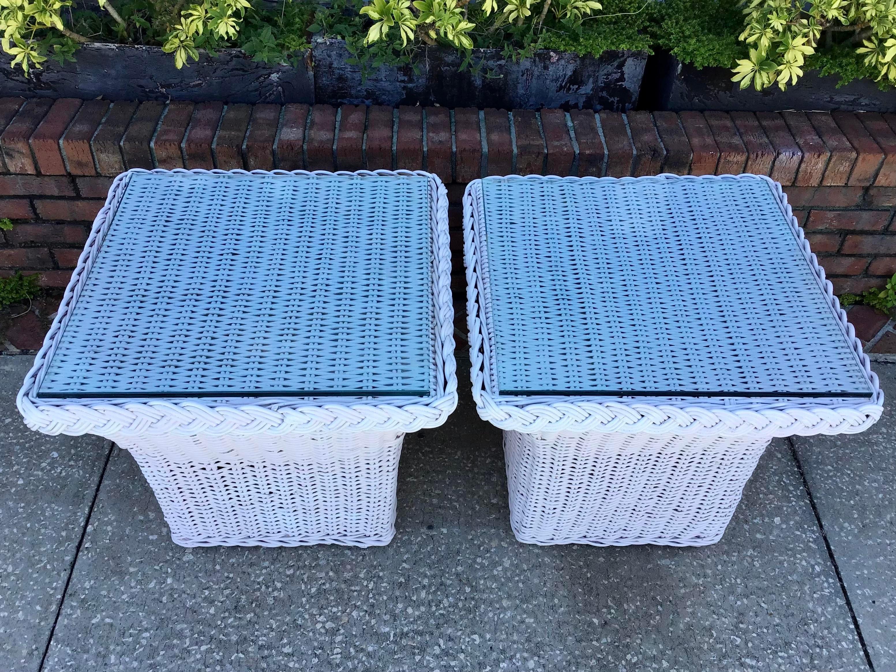 Bielecky Brothers White Square Rattan Side Tables, a Pair In Good Condition For Sale In Los Angeles, CA