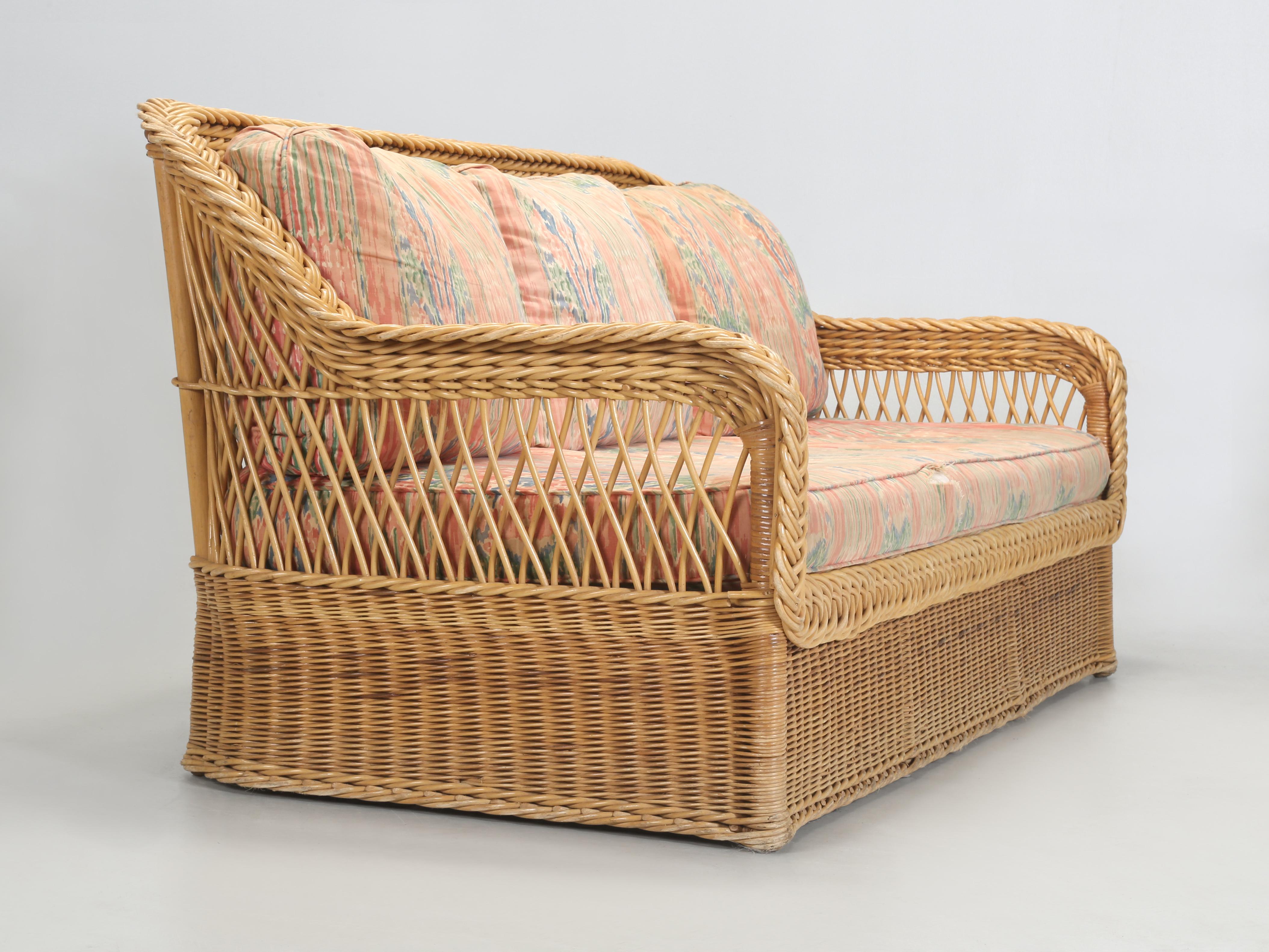 Bielecky Brothers Wicker Suite Sofa, Love Chair, Ottomane, Paar Stühle aus Korbweide, hergestellt in NY im Zustand „Gut“ im Angebot in Chicago, IL