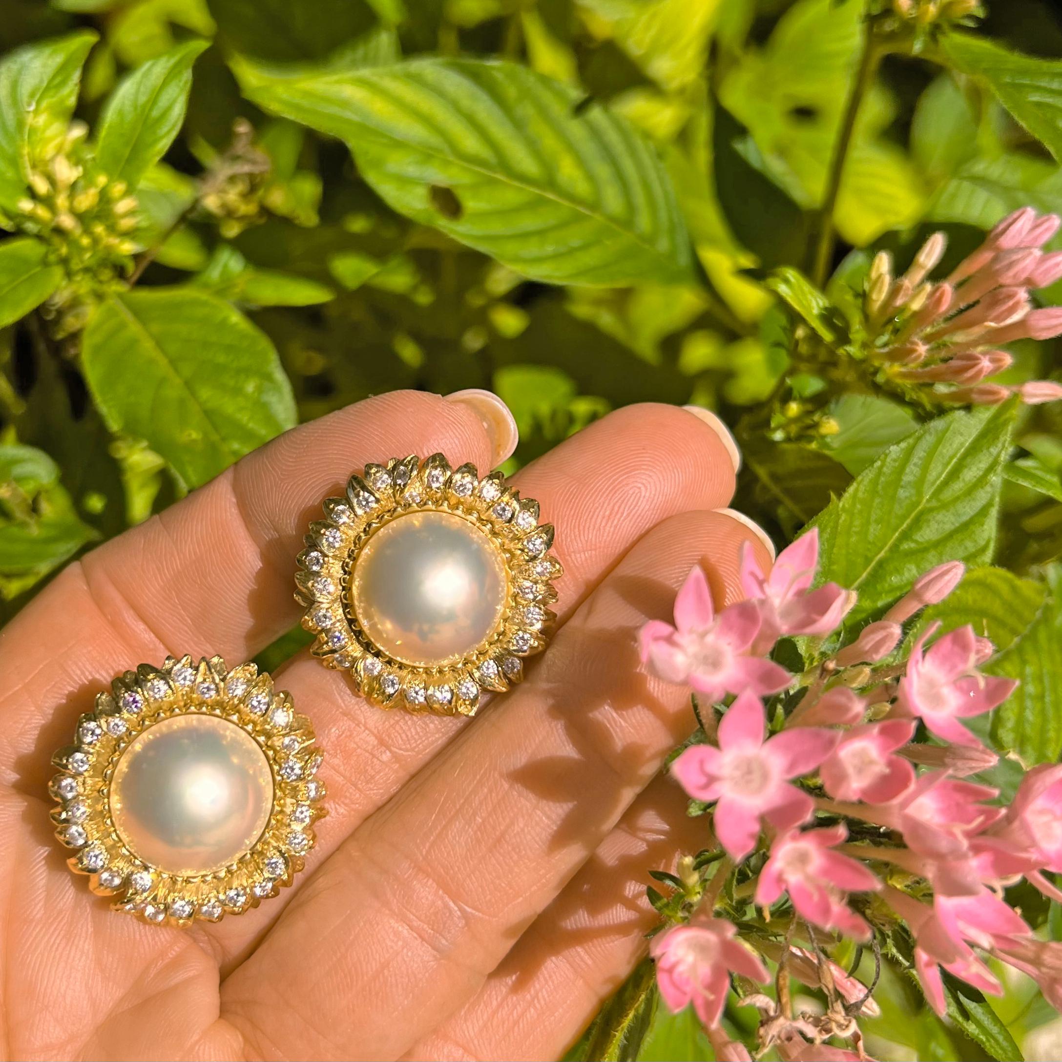 Bielka 18k Gold Mabe Pearl Diamond Sunflower Earrings In Excellent Condition For Sale In Palm Beach, FL