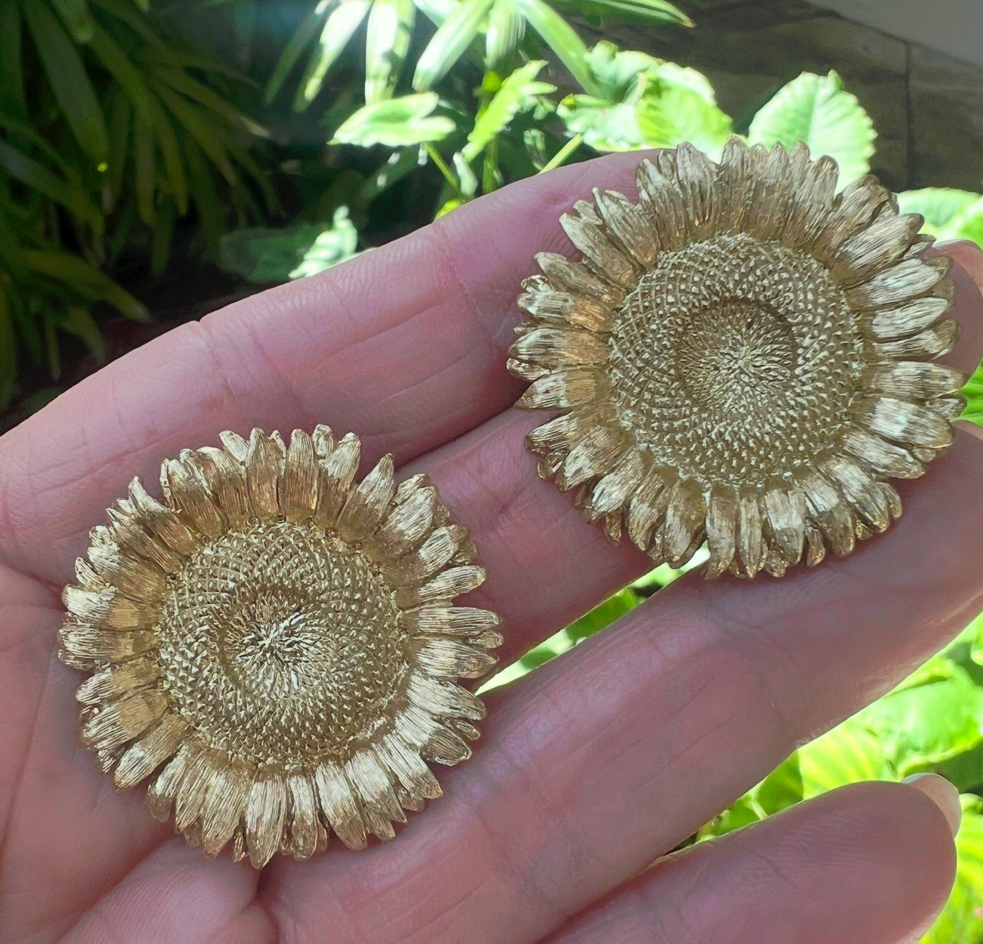 Bielka 18k Yellow Gold Large Sunflower Earrings in vendita 3