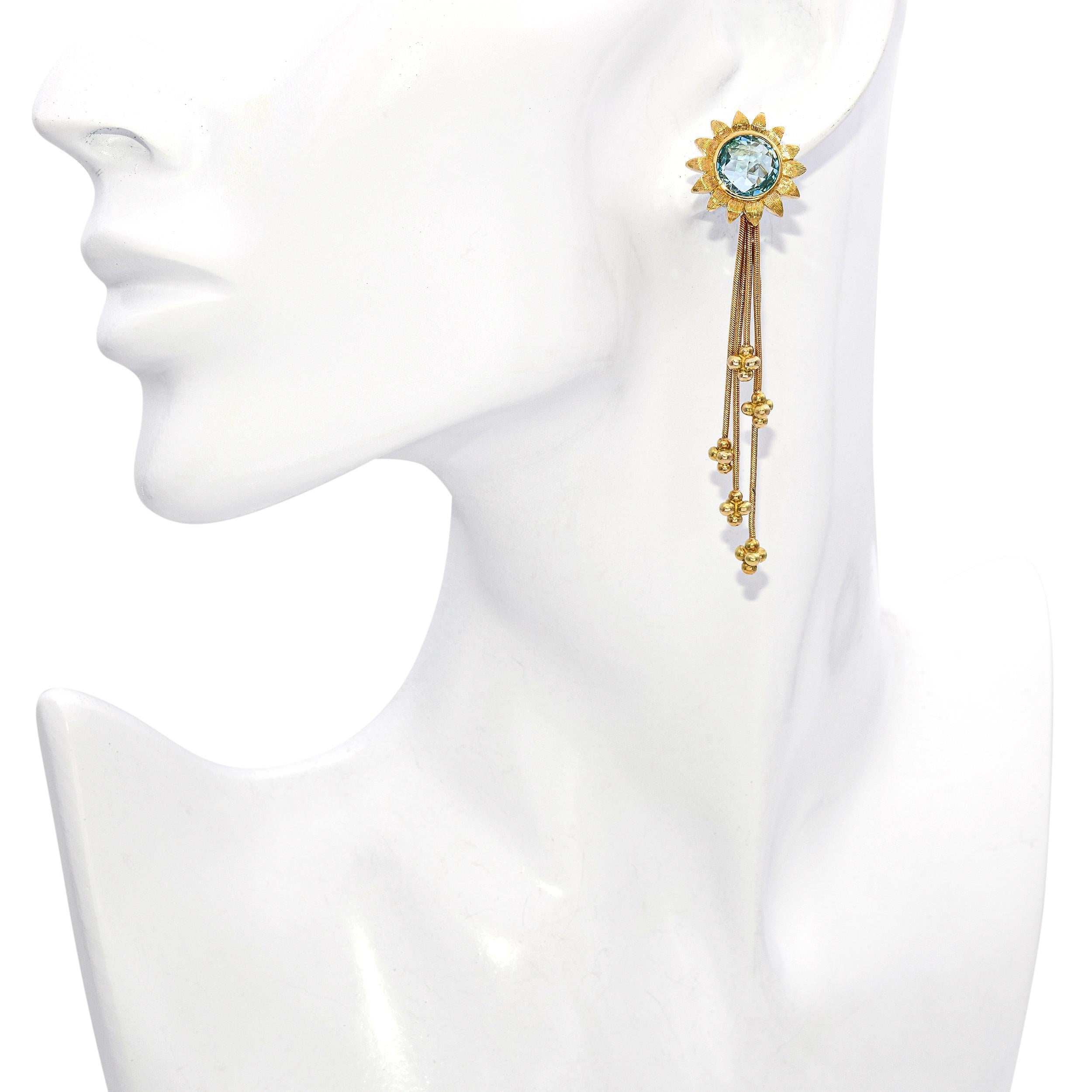 Taille ronde Bielka Boucles d'oreilles en or jaune 18 carats avec fleur de topaze en vente