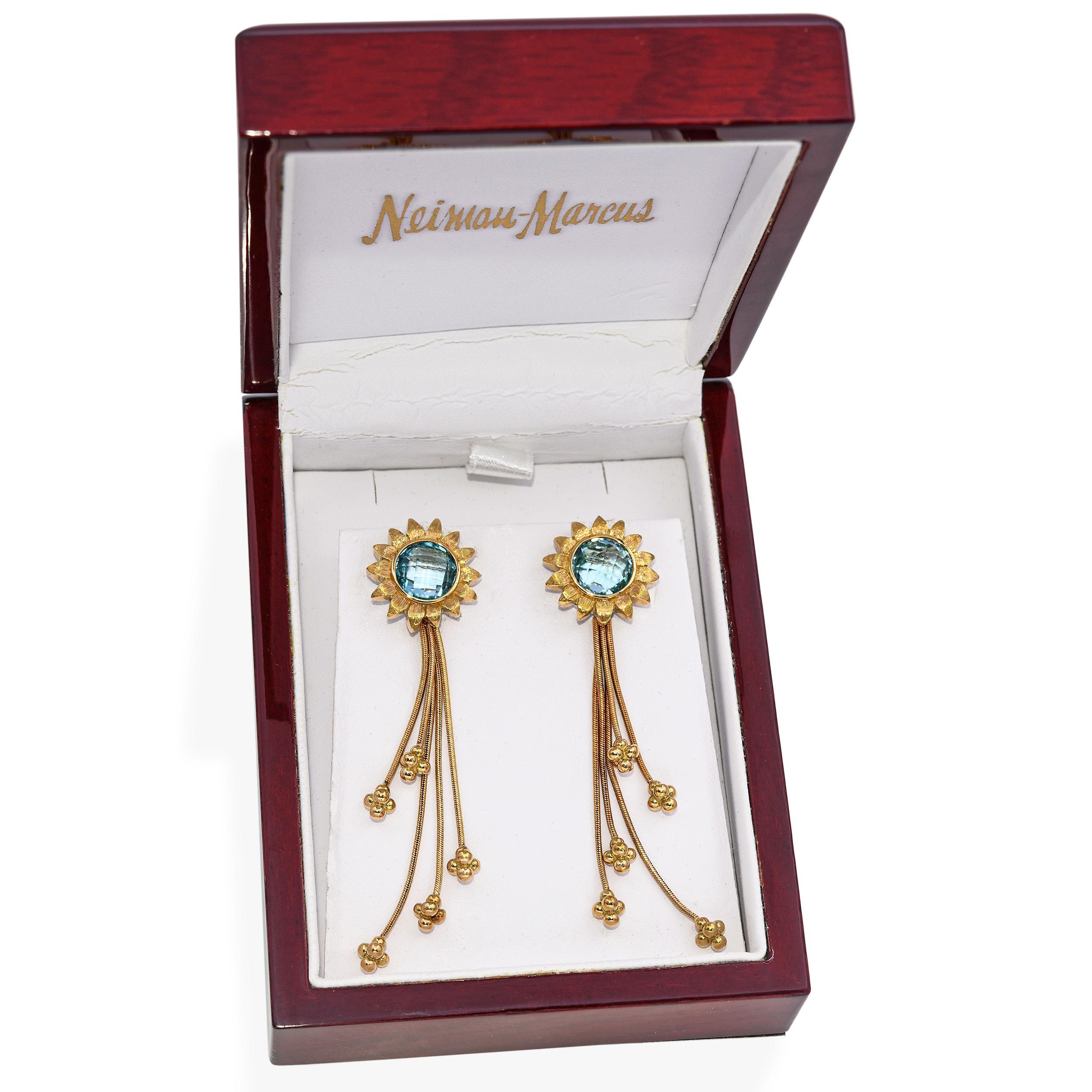 Bielka Boucles d'oreilles en or jaune 18 carats avec fleur de topaze Bon état - En vente à New York, NY