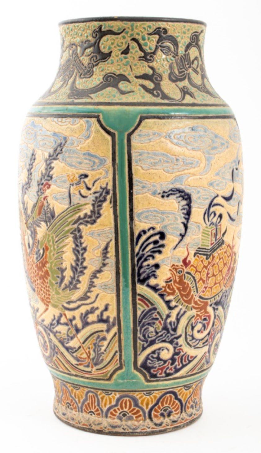 20ième siècle Vase Bien Hoa Vietnamien Dragon Phoenix en vente