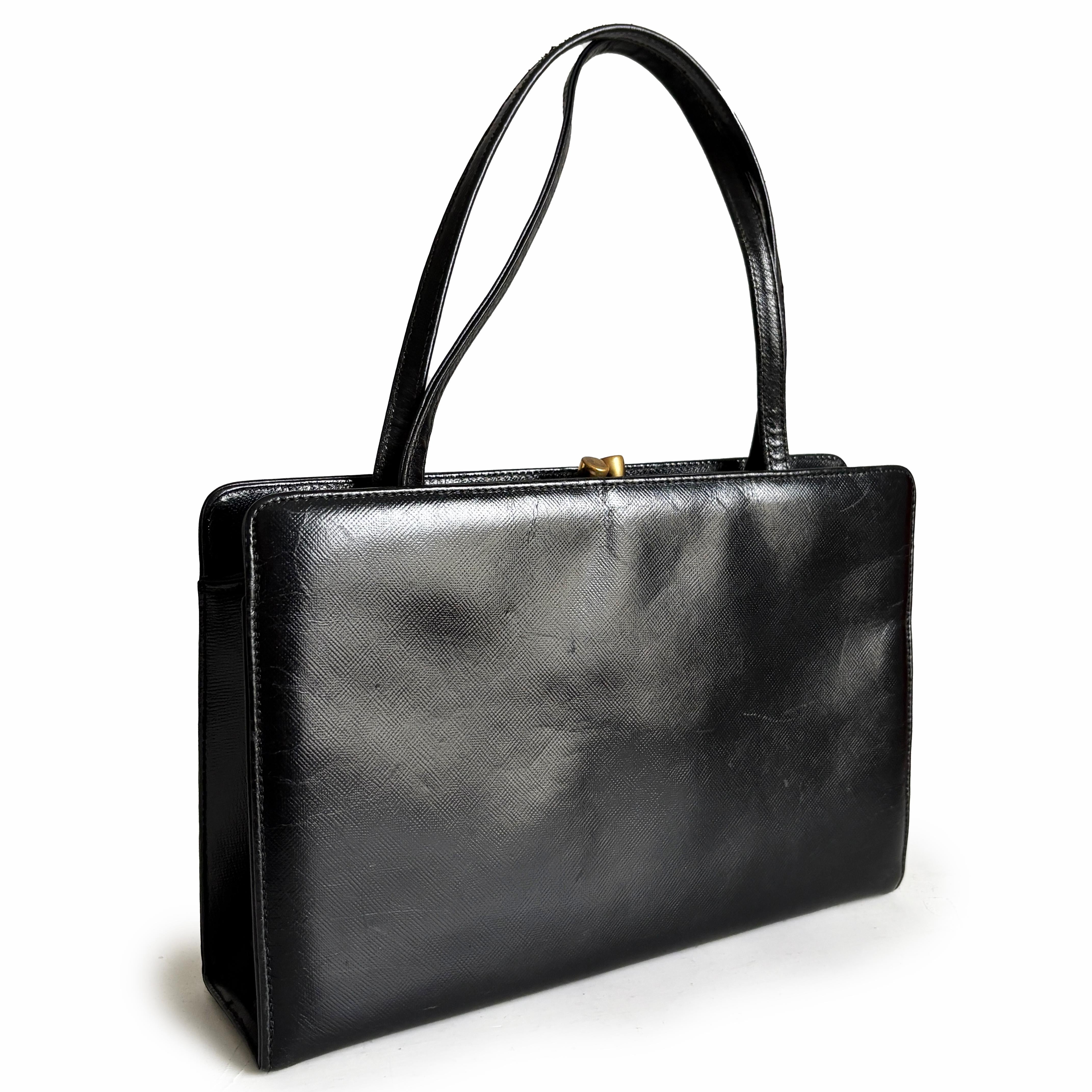 Bienen-Davis Abendtasche aus strukturiertem Leder aus schwarzem Saffiano in Schwarz, selten, 1970er Jahre im Angebot 2