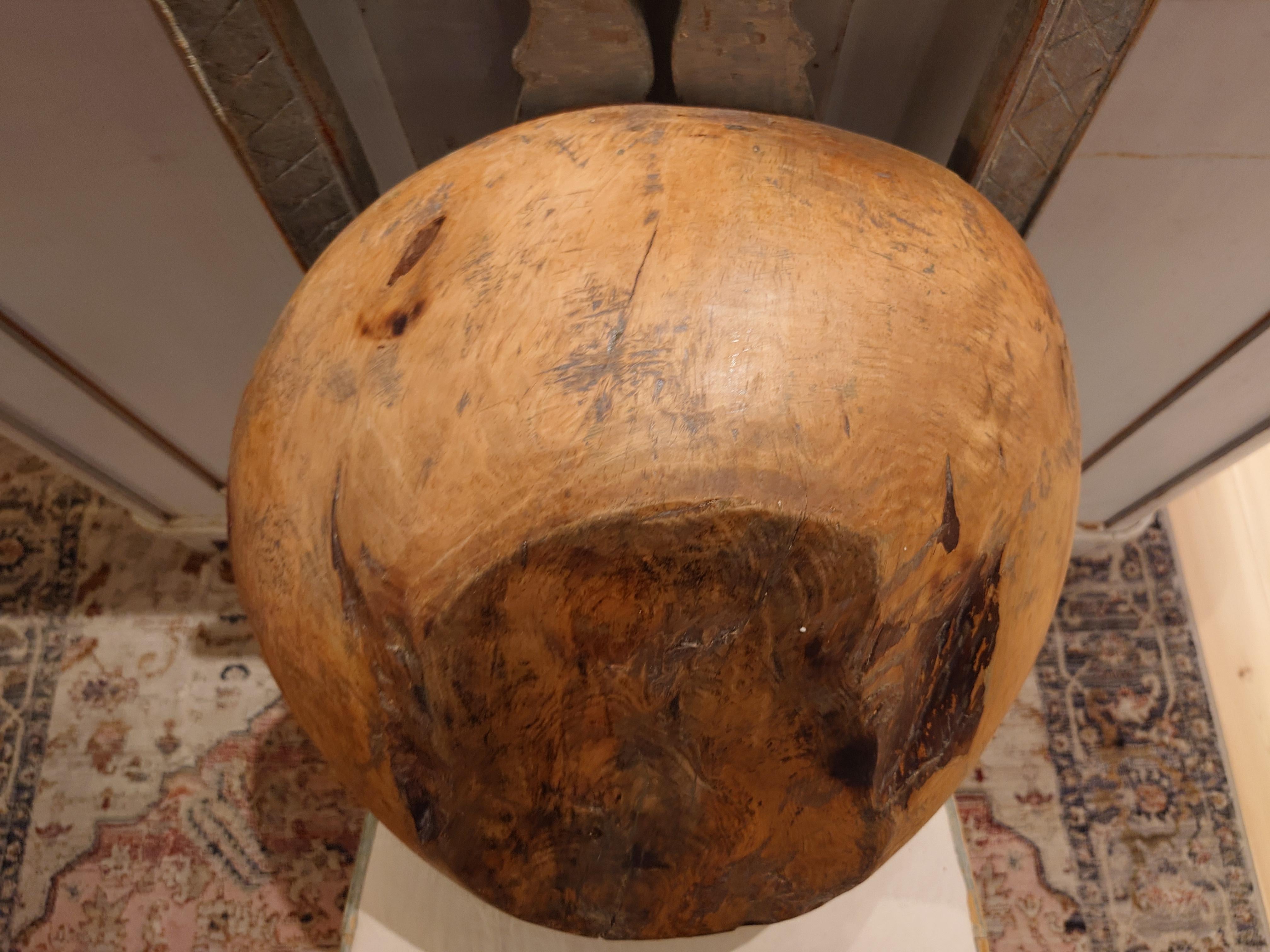 Big 19th Century Swedish genuine rustic Wooden bowl organic shape For Sale 6
