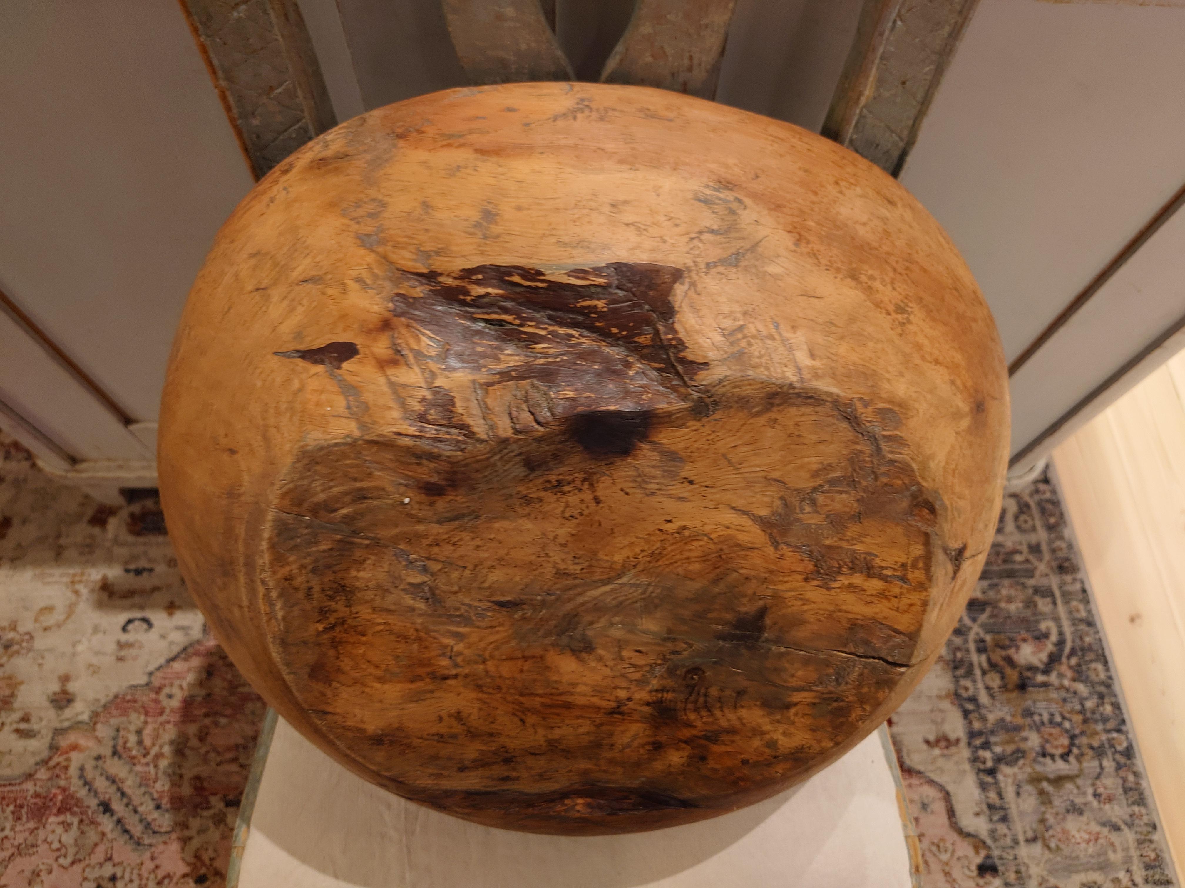 Big 19th Century Swedish genuine rustic Wooden bowl organic shape For Sale 7