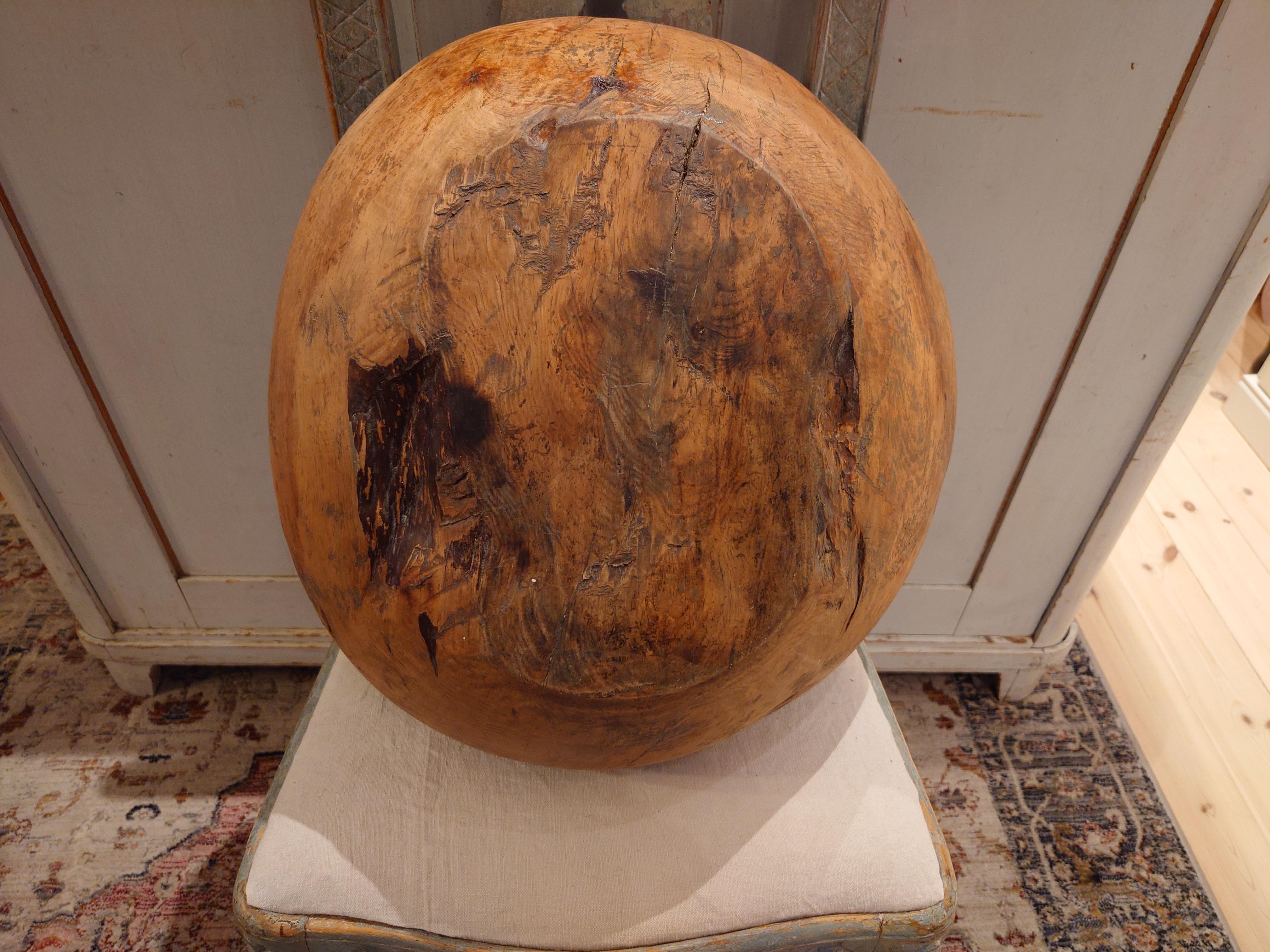 Big 19th Century Swedish genuine rustic Wooden bowl organic shape For Sale 8