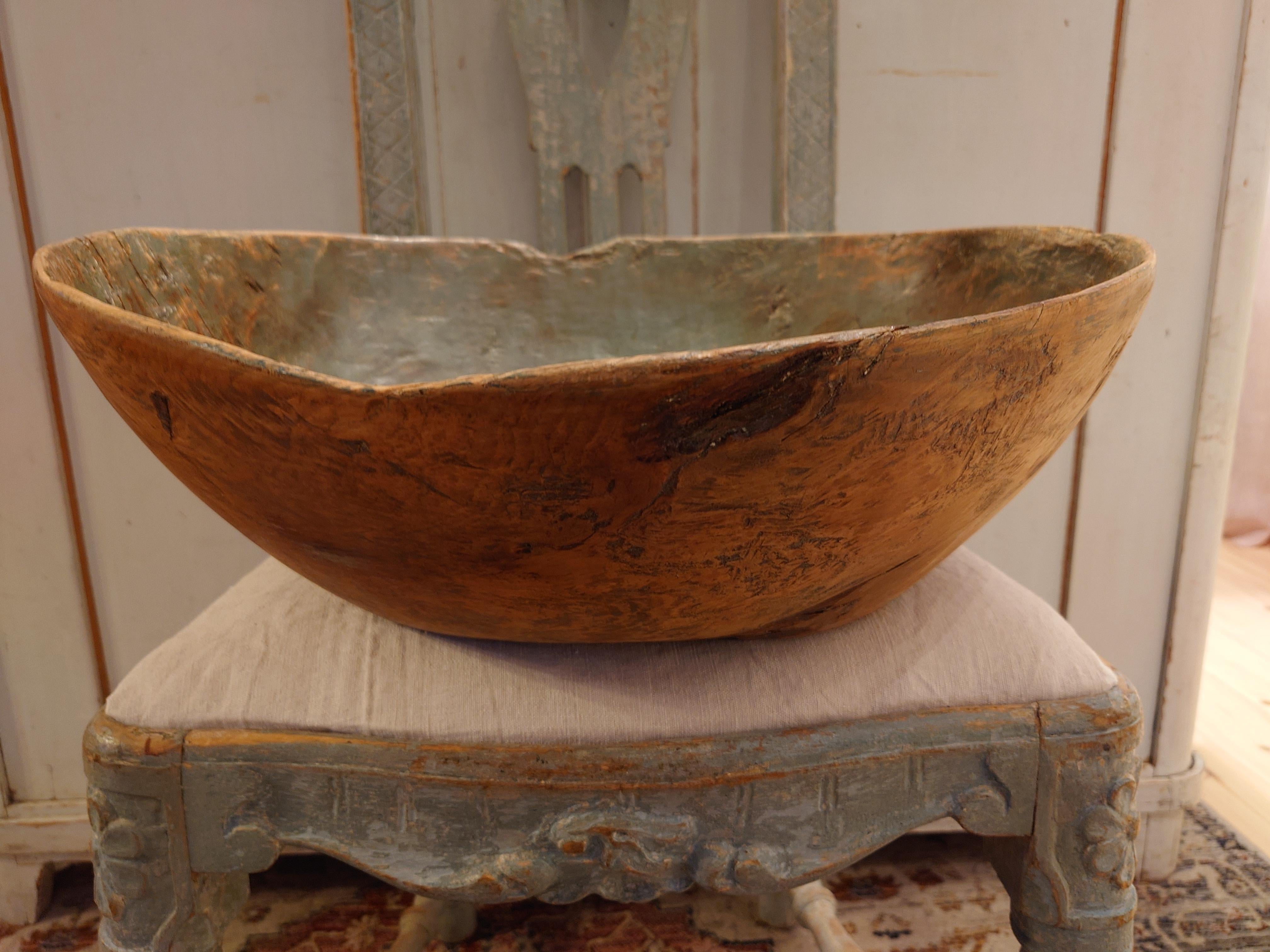 Hand-Crafted Big 19th Century Swedish genuine rustic Wooden bowl organic shape For Sale