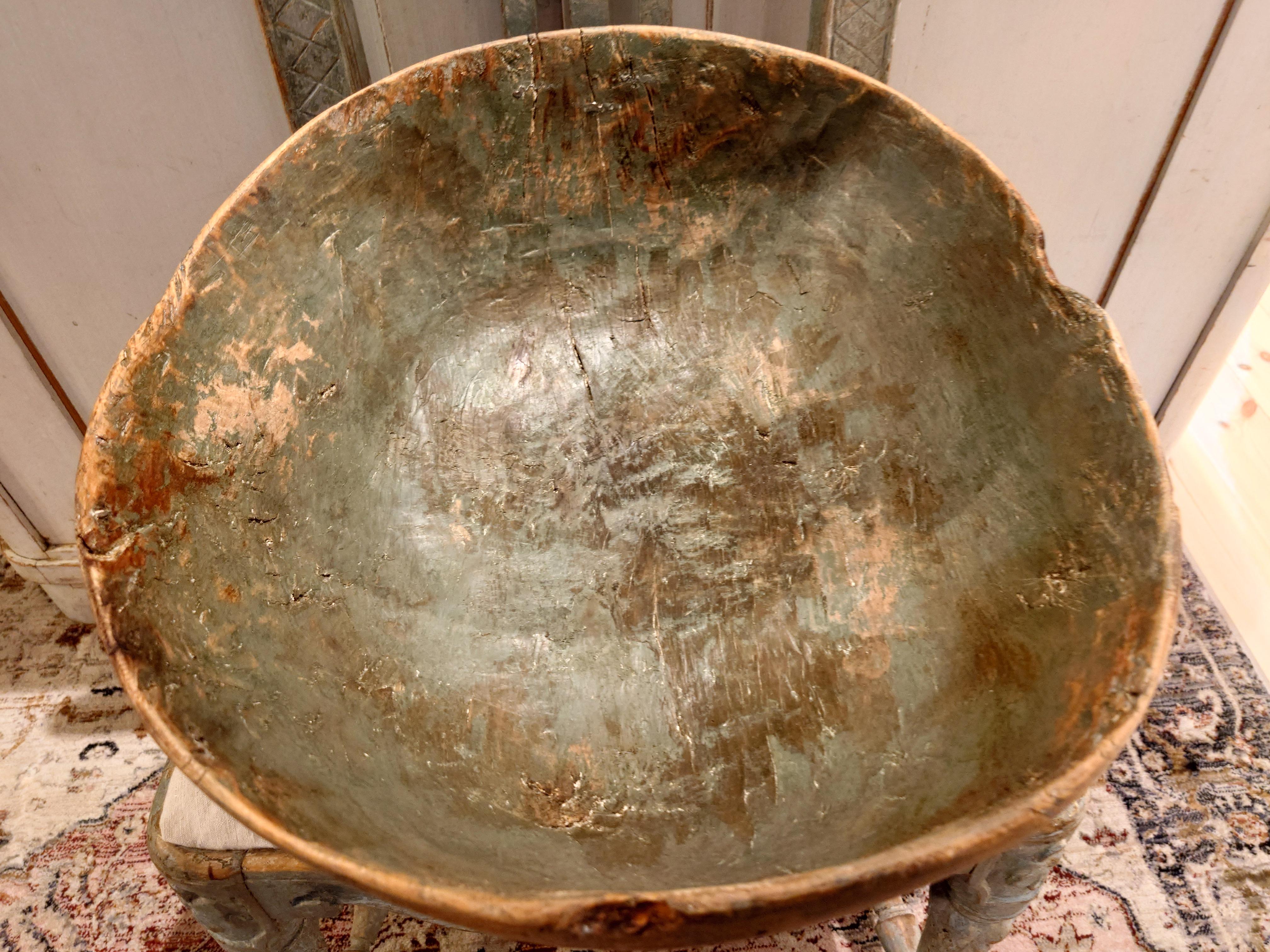 Pine Big 19th Century Swedish genuine rustic Wooden bowl organic shape For Sale
