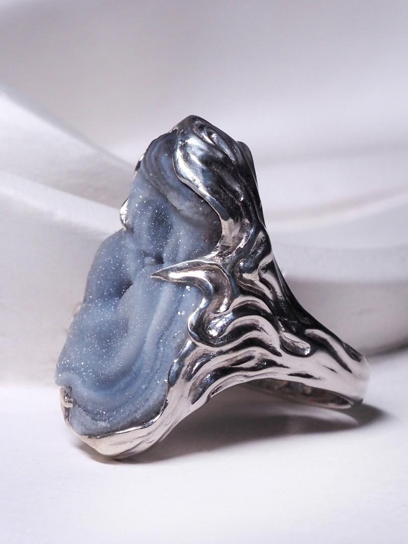 Big Agate Rose Silver Ring Raw Uncut Natural Brazilian Stone Unisex Cloud Grey In New Condition For Sale In Berlin, DE