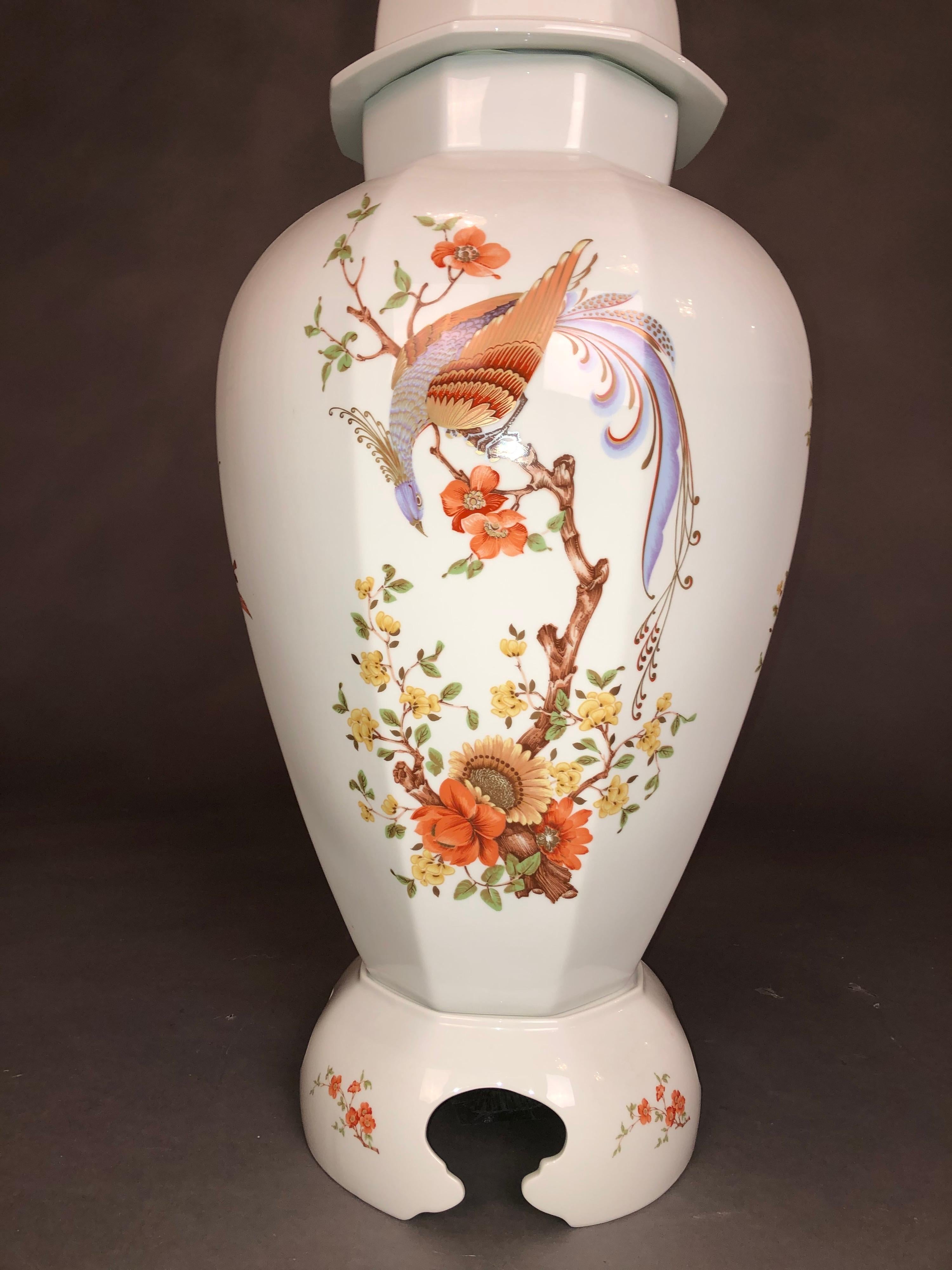 Design Olivia on the front and back of the bird of paradise - peacock decor with bouquets of flowers and scattered flowers, a large Chinese dragon figure as a lid knob.
The vase consists of 3 parts and has a height of 100 cm (1 meter). Height of