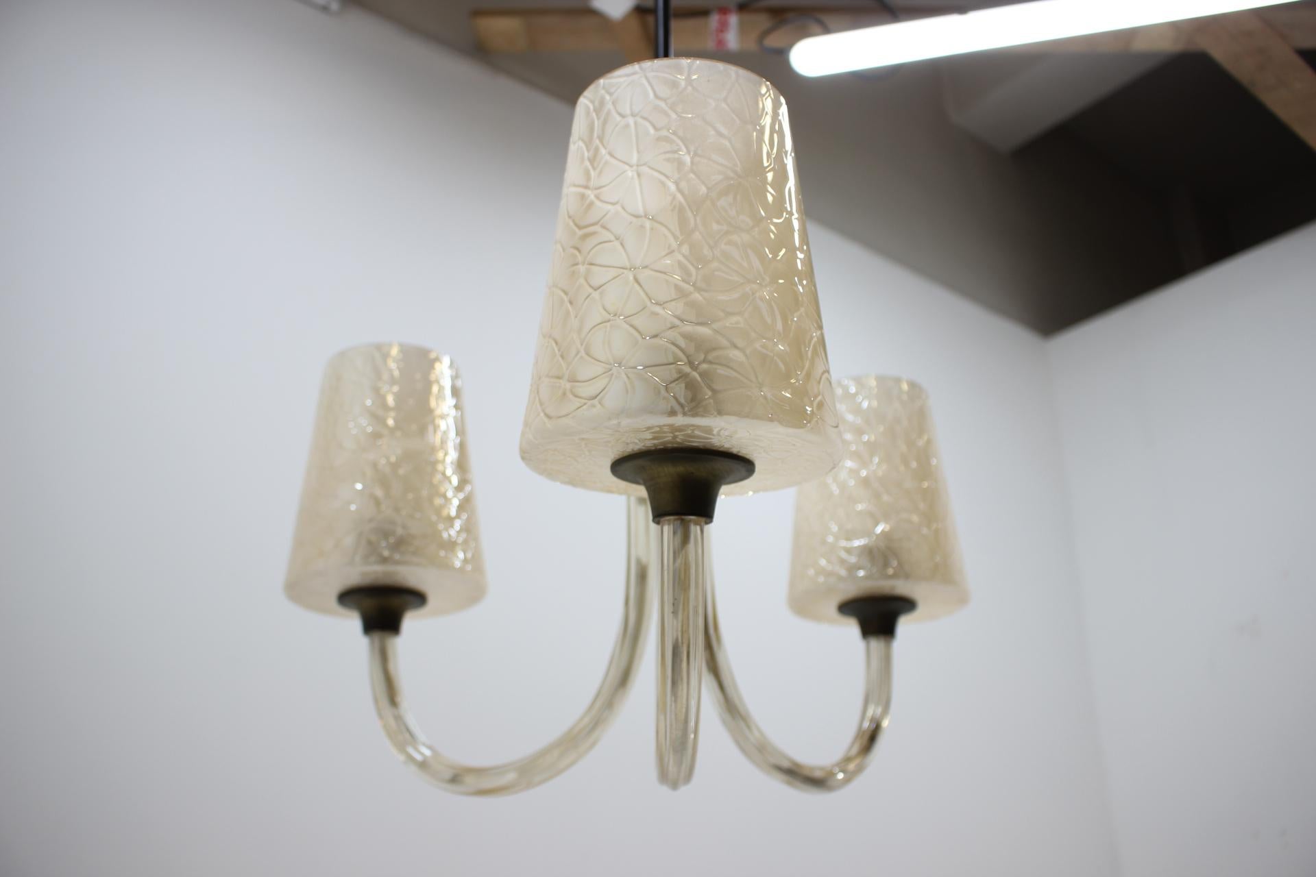 Grande lampadario interamente in vetro, anni '40 In condizioni buone in vendita a Praha, CZ