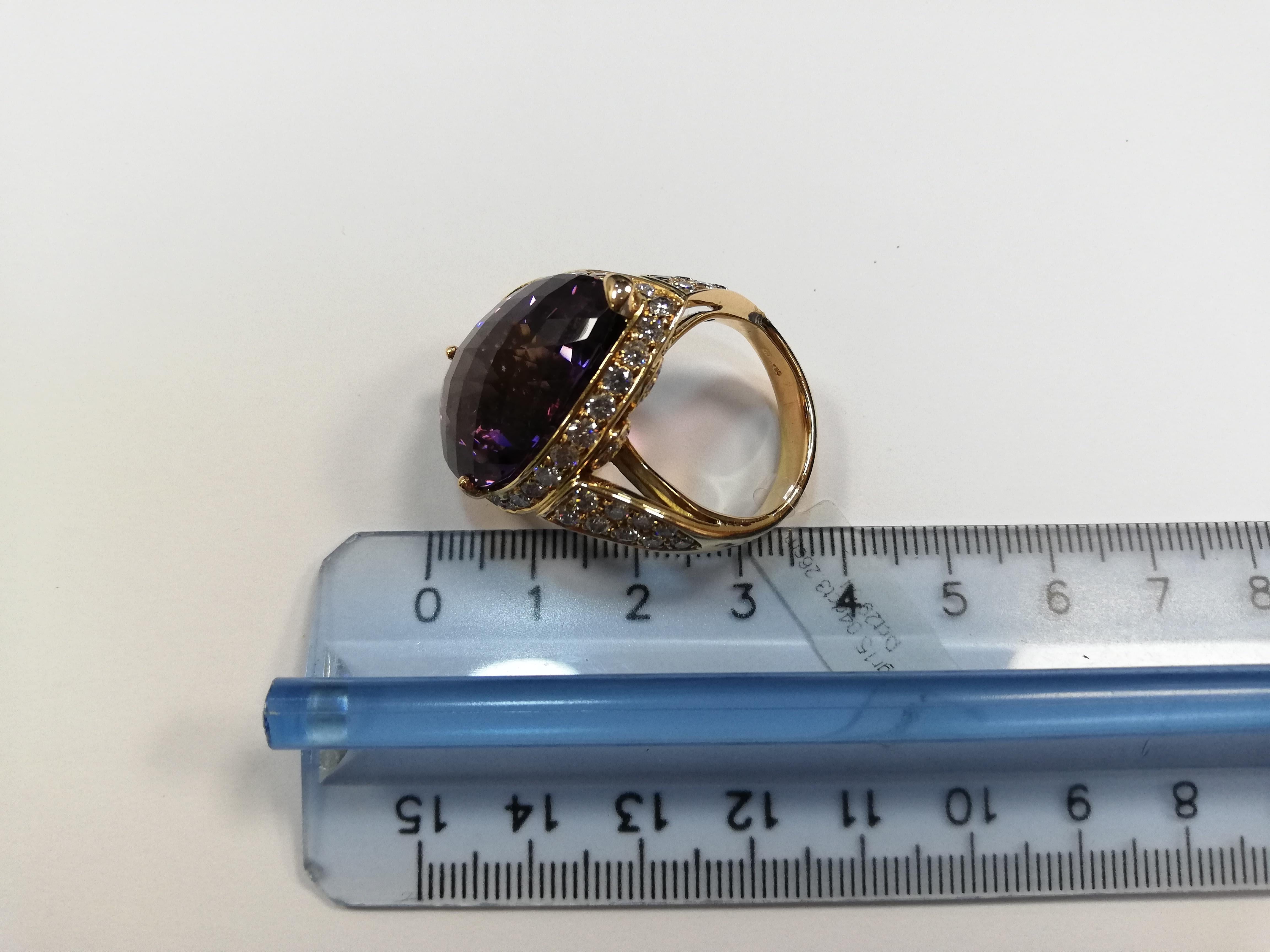 29, 54 carat Amethyst, 3, 26 carat Diamonds, 18 Karat Yellow Gold Ring In Good Condition For Sale In Marcianise, Marcianise (CE)