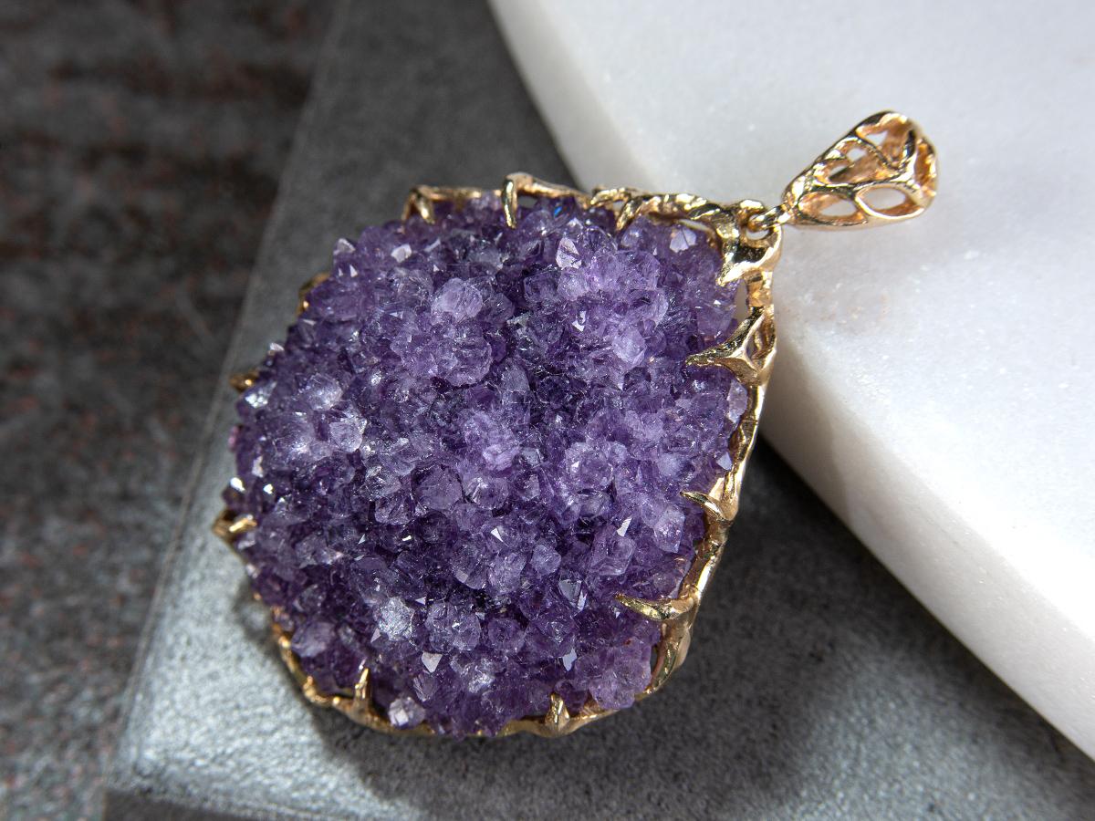 Big Amethyst Flower Gold Pendant Natural Brazilian Raw Crystals Lavender Purple For Sale 4