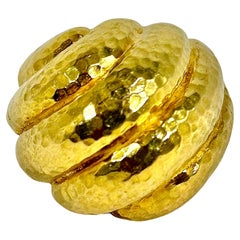 Grande et audacieuse bague en or jaune 18 carats David Webb Bombe Dome