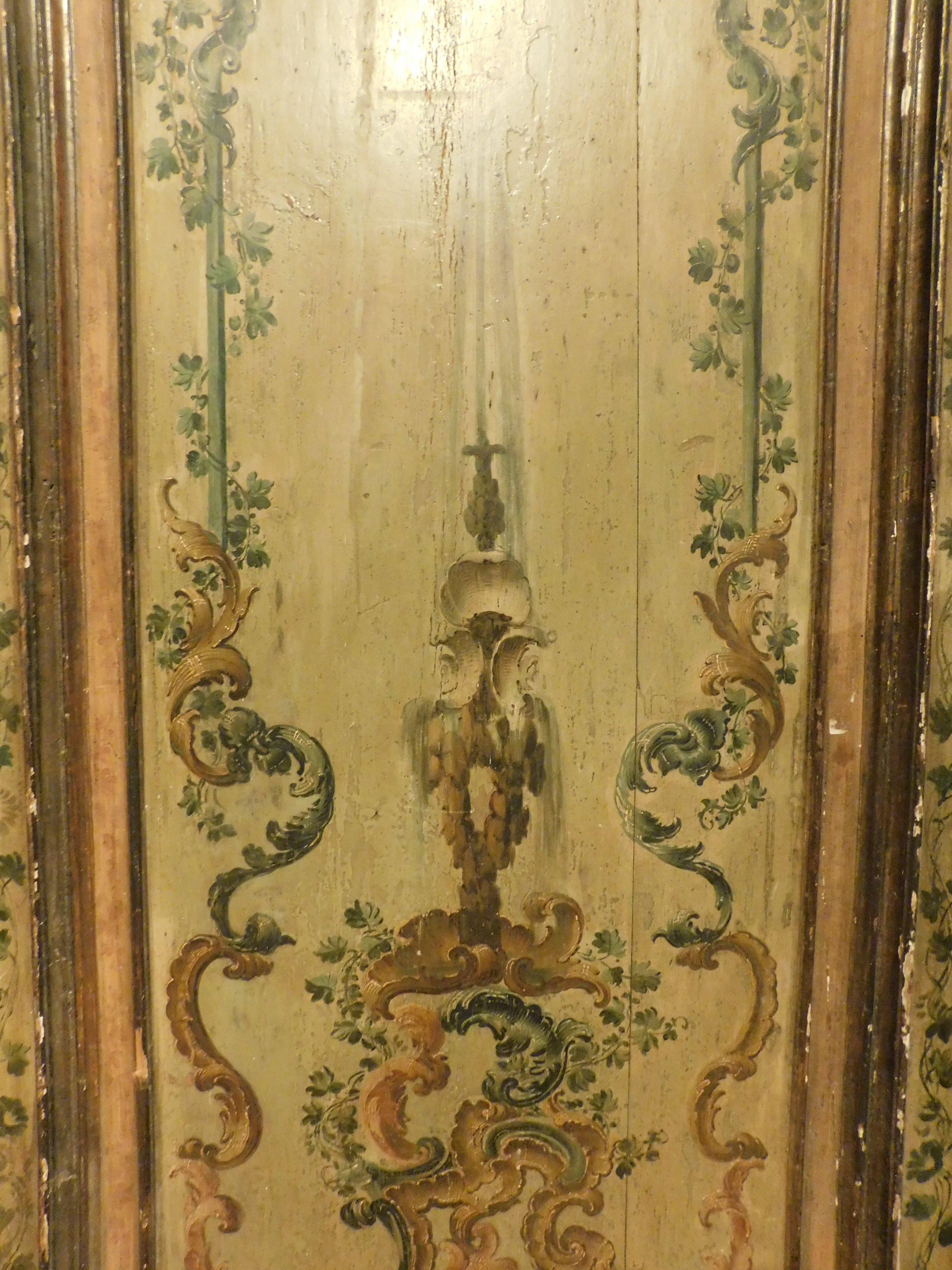 Hand-Painted Big and majestic door in lacquered wood and richly painted, two leaves, Italy For Sale