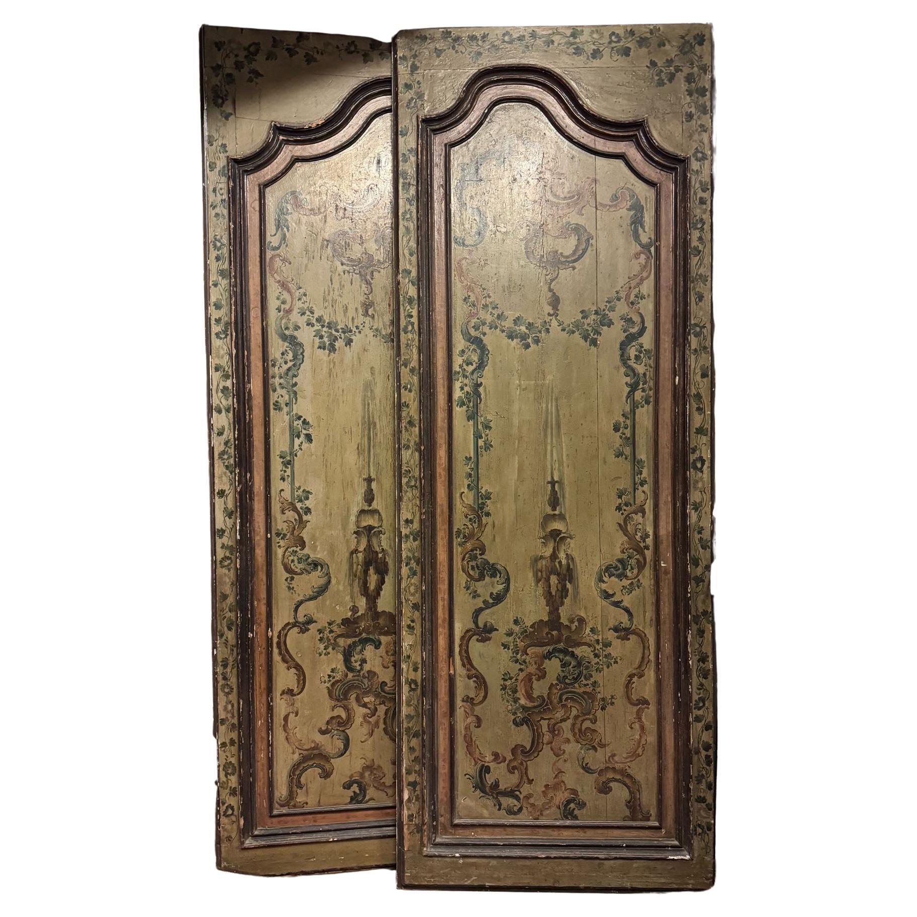 Puerta grande y majestuosa de madera lacada y ricamente pintada, dos hojas, Italia