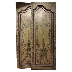 Puerta grande y majestuosa de madera lacada y ricamente pintada, dos hojas, Italia