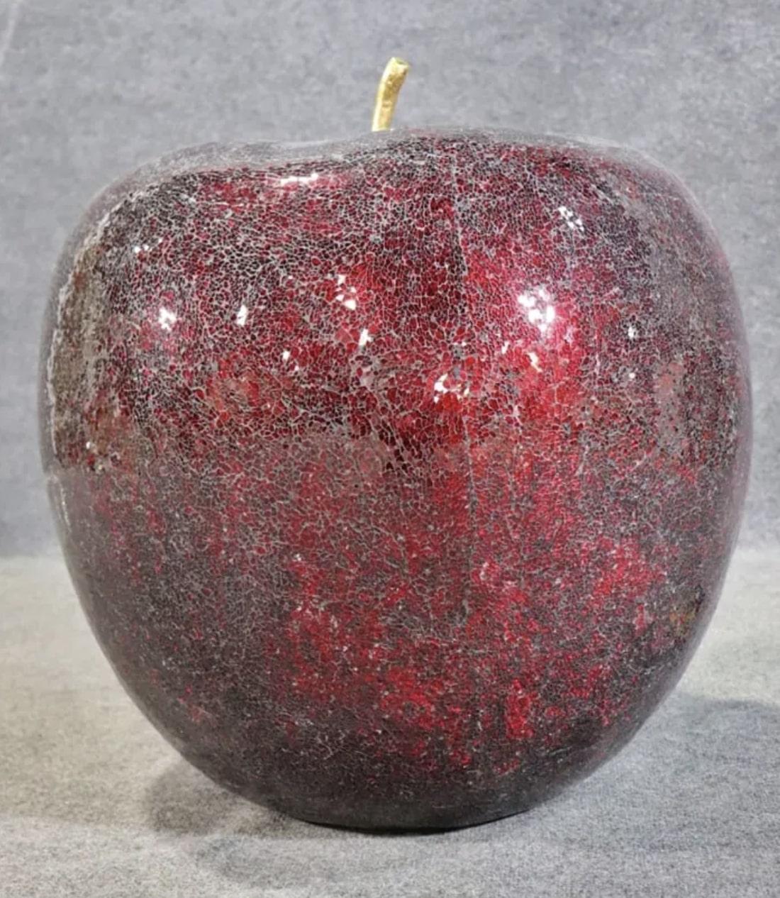 Esta gran escultura de manzana mide más de medio metro de altura y está cubierta de diminutos trozos de cristal rojo. Una gran pieza decorativa para casa o la oficina.
Por favor, confirme la ubicación NY o NJ