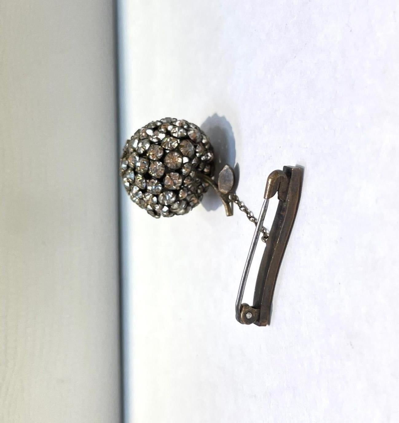 Round Cut Big Apple Sparkling Crystal Vintage Art Deco Silver Brooch Pin For Sale