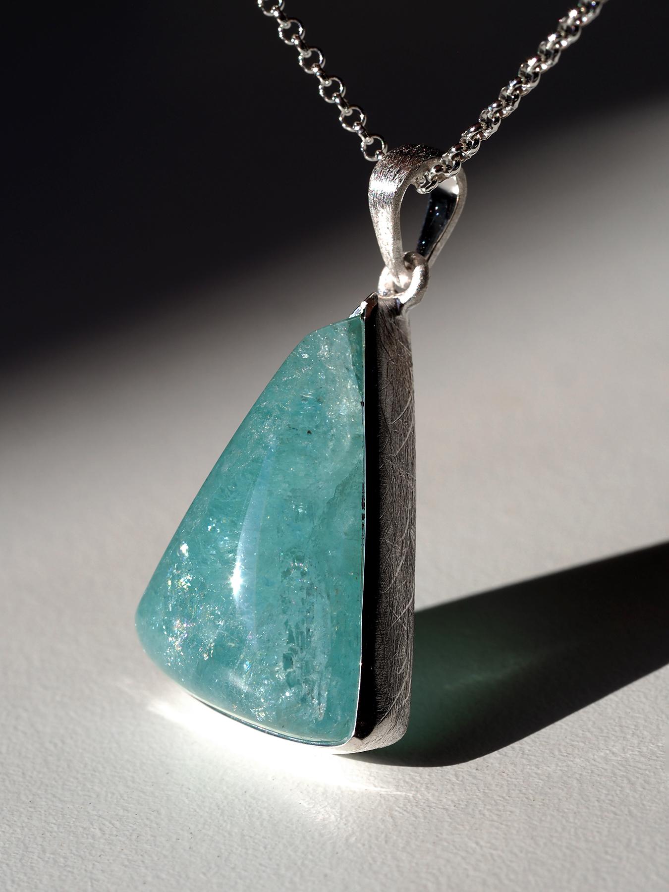 Grande collana d'argento di acquamarina Ciondolo di berillo naturale blu in vendita 6