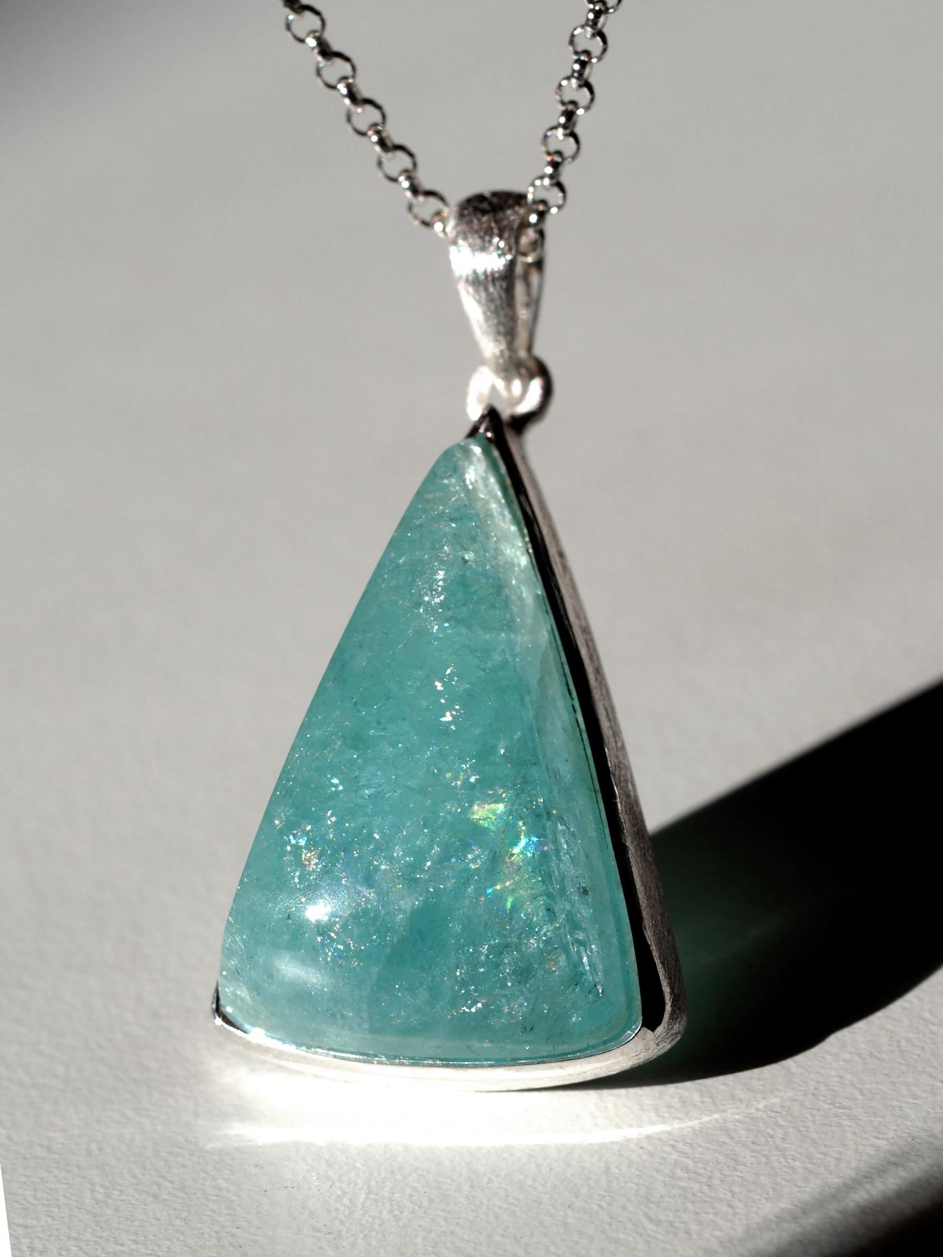 Grande collana d'argento di acquamarina Ciondolo di berillo naturale blu in vendita 3
