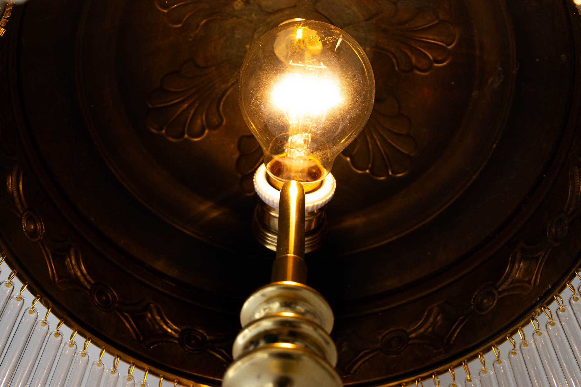 Große Art deco Messing Tischlampe mit Opalglas Steinen Wien um 1920er Jahre im Angebot 7